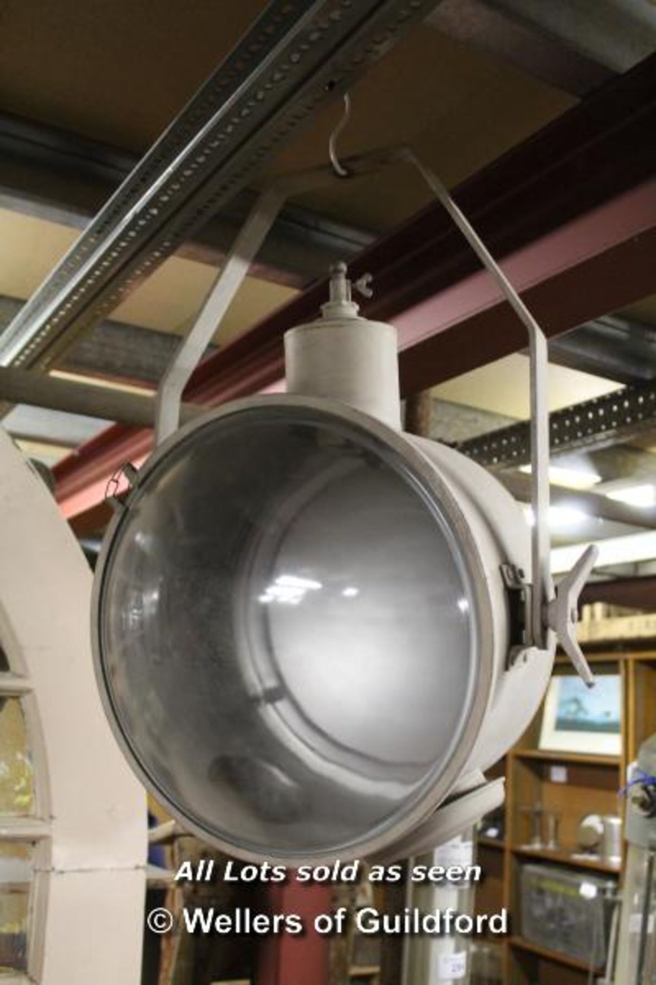 *PAIR OF LARGE FLOOD LIGHTS. 700MM ( 27.5" ) HIGH X 500MM ( 19.75" ) DIAMETER X 360MM ( 14.25" ) - Image 2 of 2