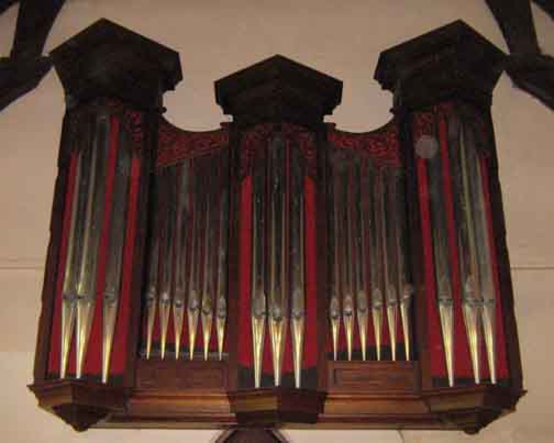 *ORGAN CASE AND PIPES. HEIGHT 2.51M (8.2FT) X WIDTH 3.4M (11.1FT) X DEPTH 1050MM (41.25IN) [0]