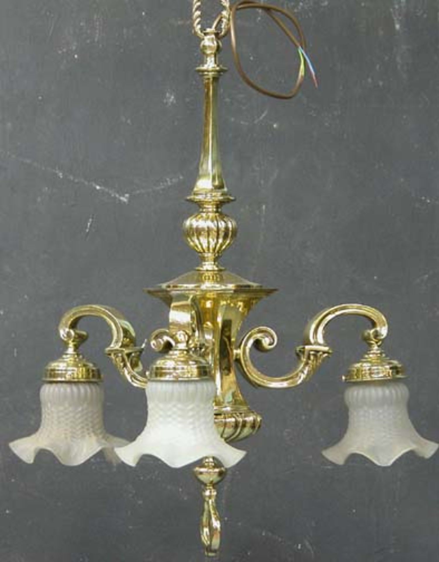 *CLASSICAL STYLE BRASS LIGHT FITTING, ELECTRIFIED, MID 1900. HEIGHT 630MM (24.75IN) X DIAMETER 470MM - Image 6 of 6