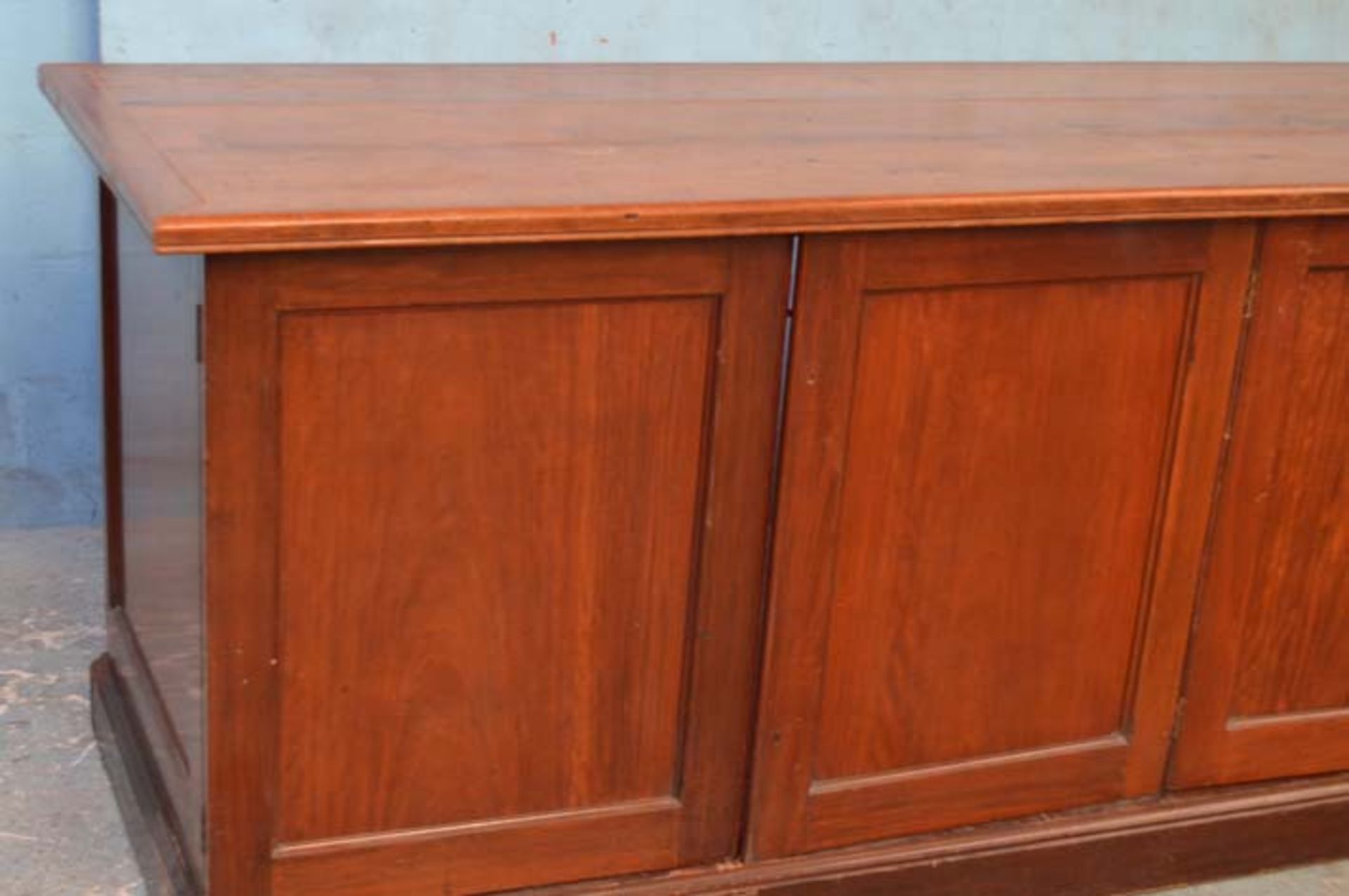 *ANTIQUE MAHOGANY COUNTER ADAPTED FROM A VICTORIA & ALBERT MUSEUM CABINET. 2780MM X 1015MM X 925MM - Image 2 of 9