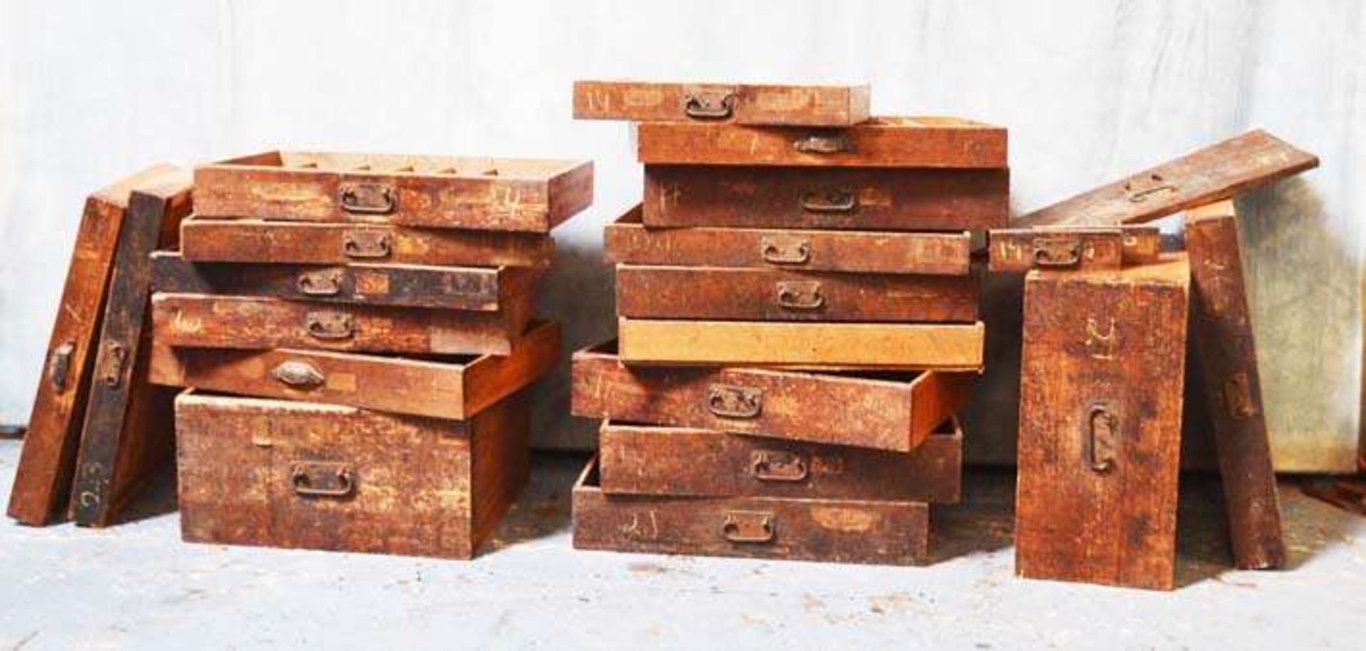 *A COLLECTION OF 26 VICTORIAN SHOP COUNTER DRAWERS AND DRAWER FRONTS [0]