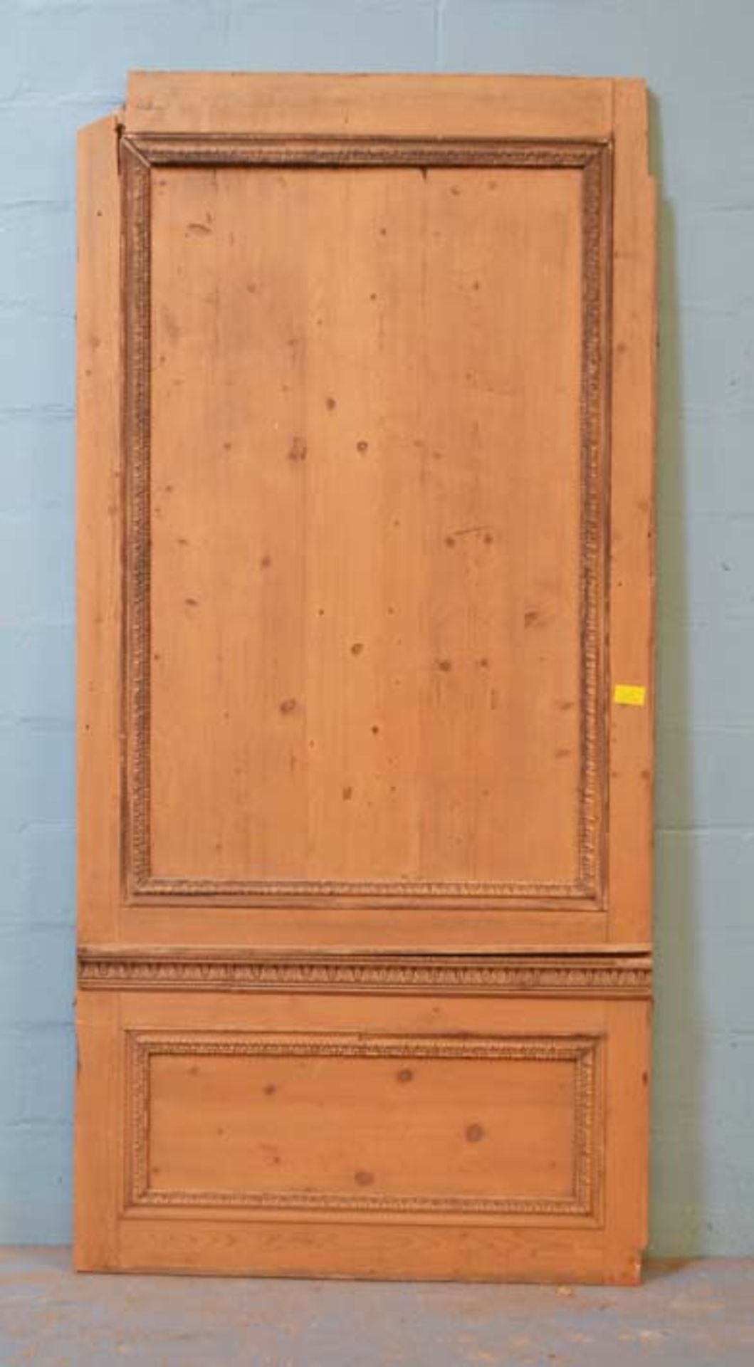 *GEORGIAN STYLE PINE PANEL. 2650MM ( 104.25" ) HIGH X 1265MM ( 49.75" ) WIDE X 30MM ( 1.25" ) - Image 2 of 3