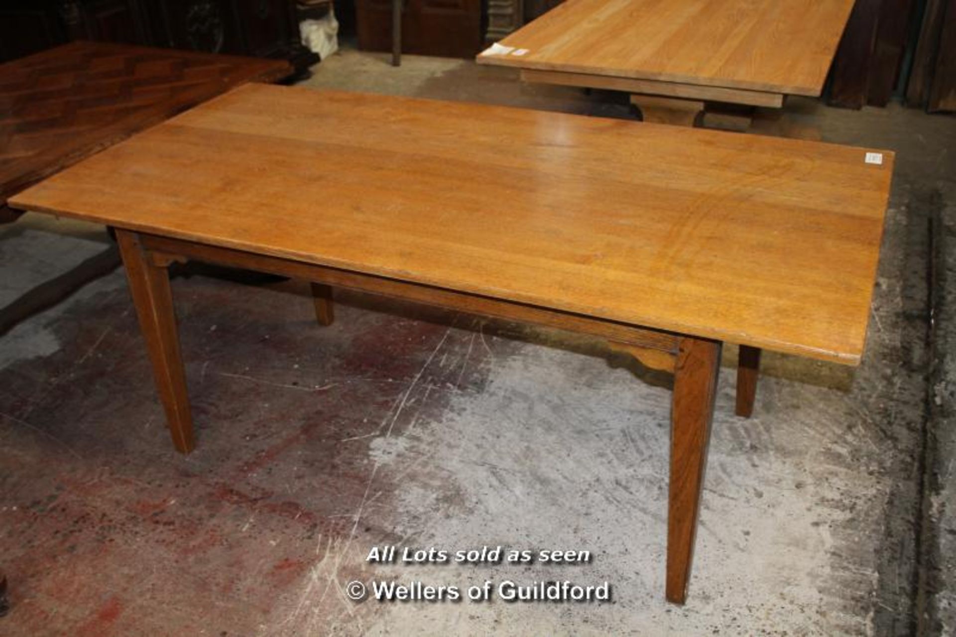 *OAK TABLE