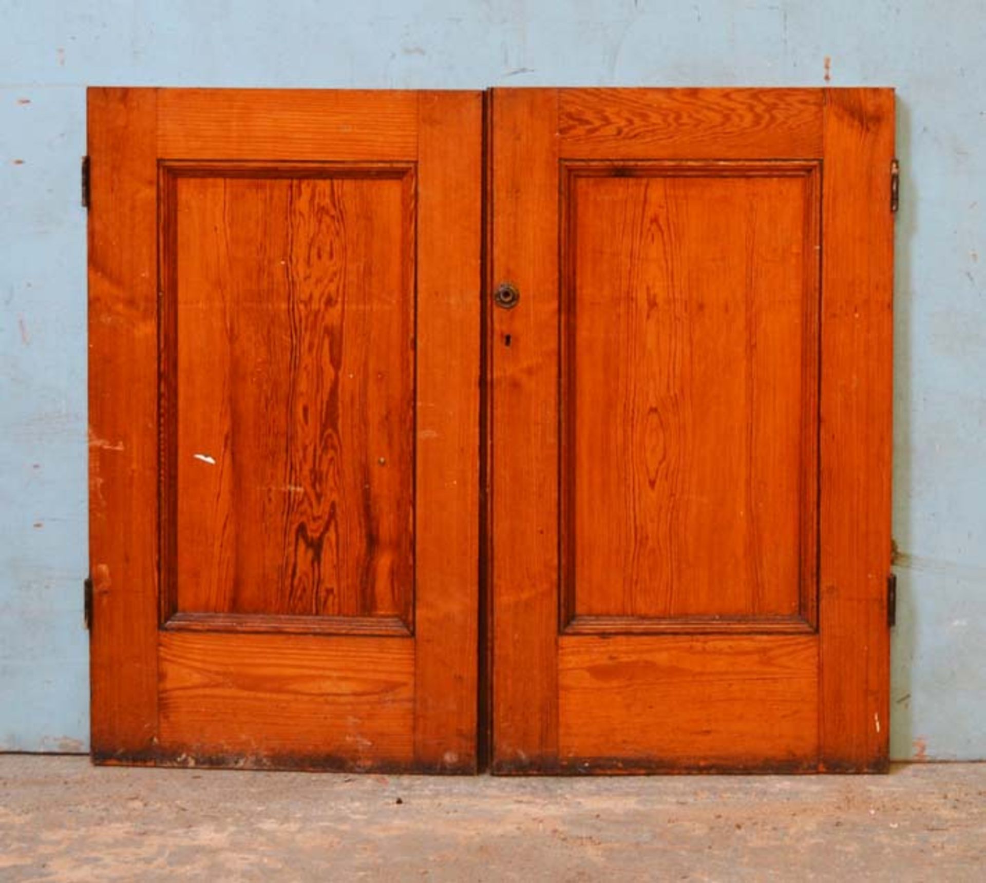 *PAIR OF PITCH PINE CUPBOARD DOORS. 1050MM (41.5") HIGH X 615MM (24.25") WIDE X 35MM (1.25") DEEP [ - Image 2 of 2