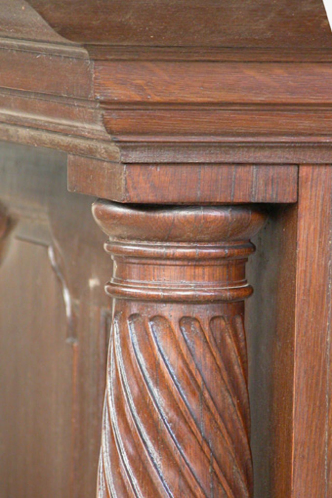 *OAK OVERMANTLE BY WARING AND GILLOW, MANCHESTER. EARLY 1900S. HEIGHT 845MM (33.25IN) X WIDTH 1675MM - Bild 3 aus 5