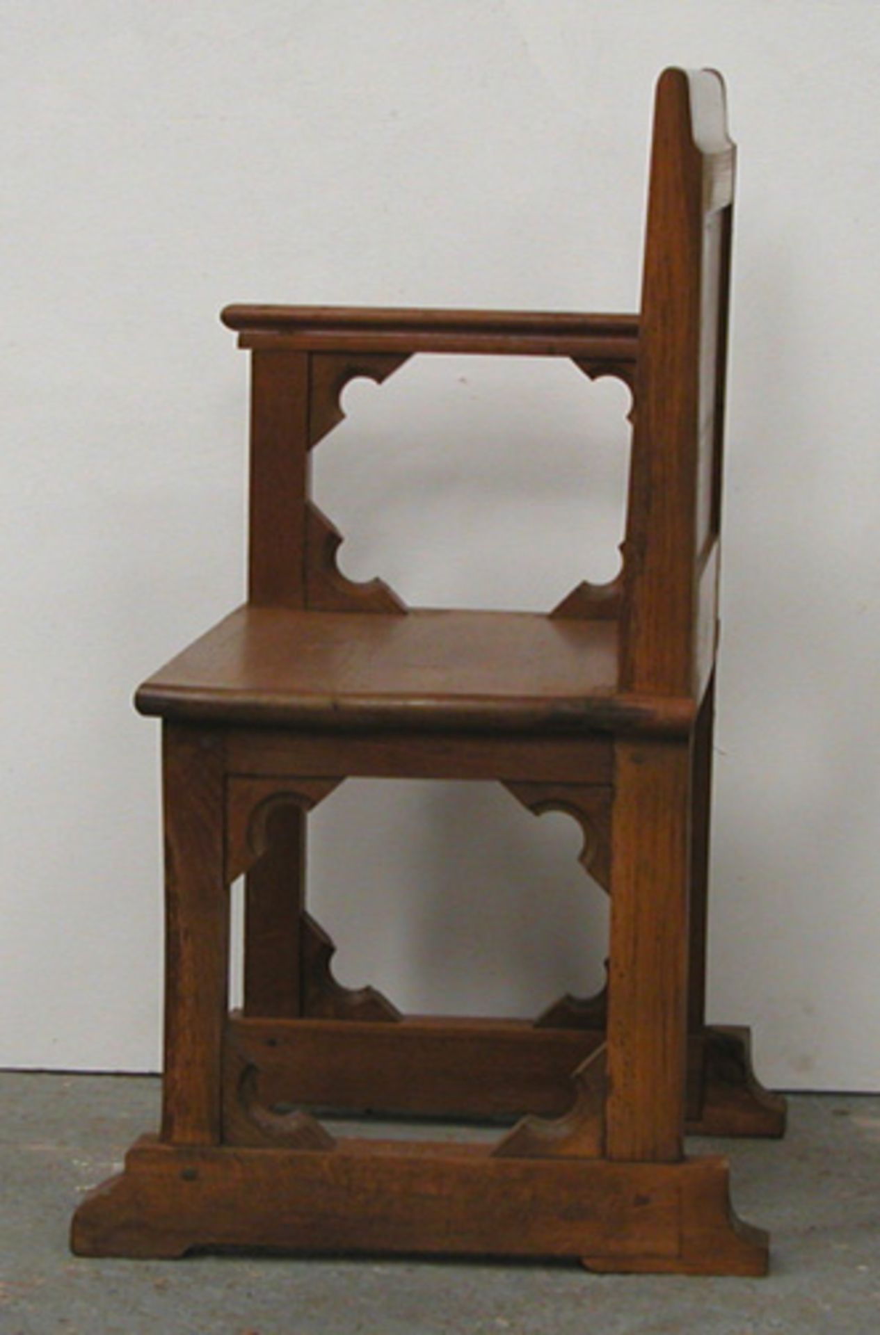 *OAK GOTHIC CHAIR, EARLY 1900'S. HEIGHT 910MM (35.8IN) X WIDTH 540MM (21.2IN) X DEPTH 530MM ( - Image 4 of 6