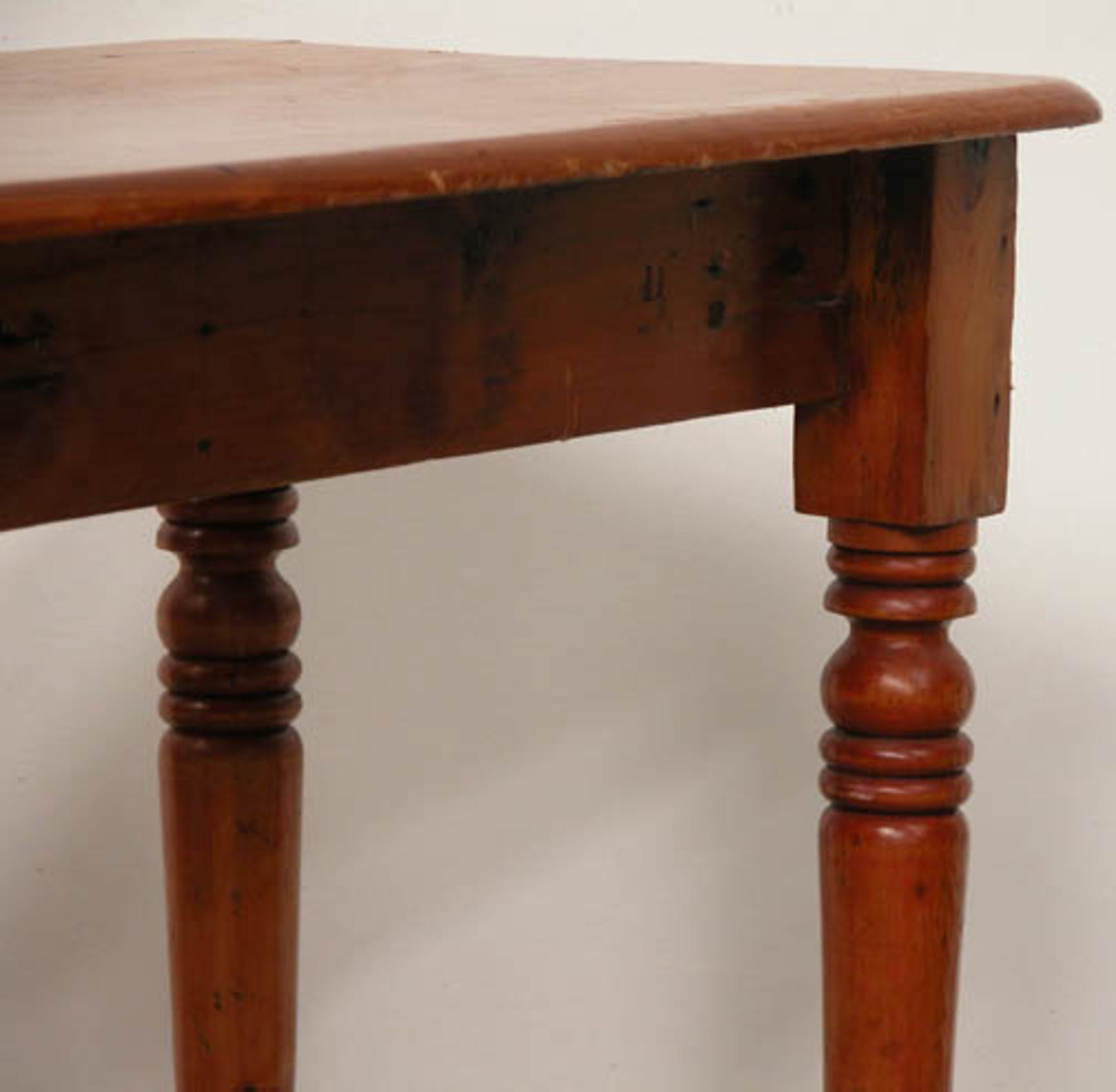 *PINE TABLE WITH DRAWER. HEIGHT 740MM (29.25IN) X WIDTH 1055MM (41.5IN) X DEPTH 555MM (21.75IN) [0] - Image 3 of 5