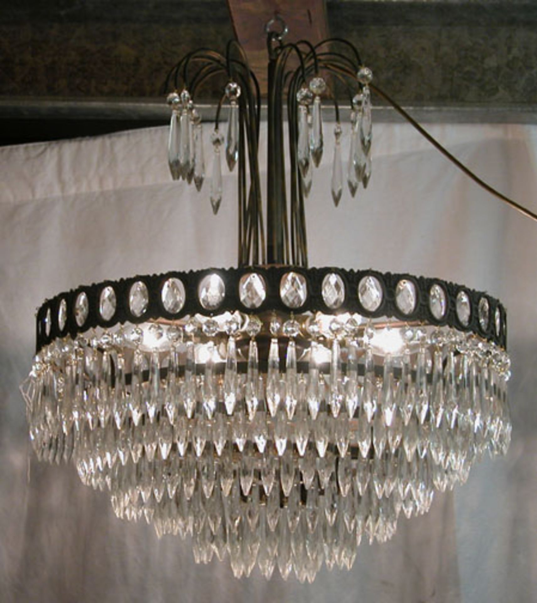 *CHANDELIER WITH LOZENGE SHAPED DROPLETS, MID 1900S. HEIGHT 610MM (24IN) X DIAMETER 485MM (19IN) [