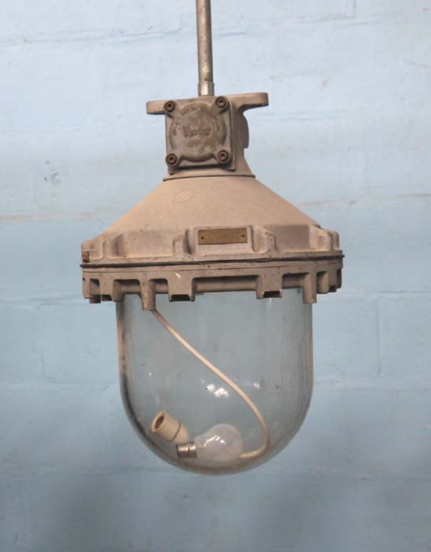 *LARGE INDUSTRIAL HANGING LIGHT. 500MM (19.75") HIGH X 330MM (13") DROP X 320MM (12.25") DIAMETER [ - Image 3 of 4