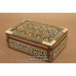 *Vintage Wooden Box Inlaid With Mother Of Pearl And Bone [LQD123]