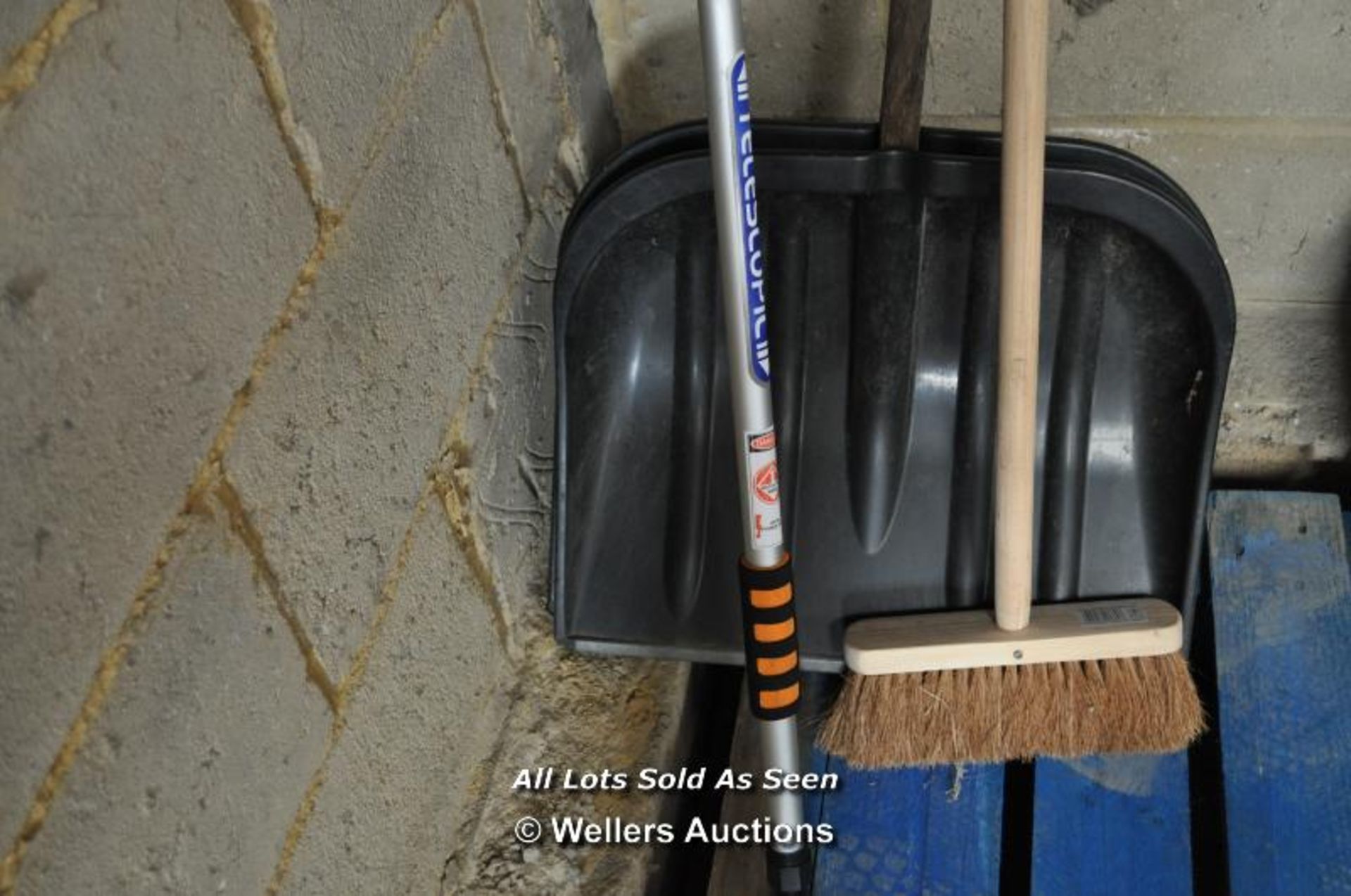 TELESCOPIC WASH BRUSH, X2 SNOW SHOVELS AND A SILVERLINE BROOM - Image 2 of 2