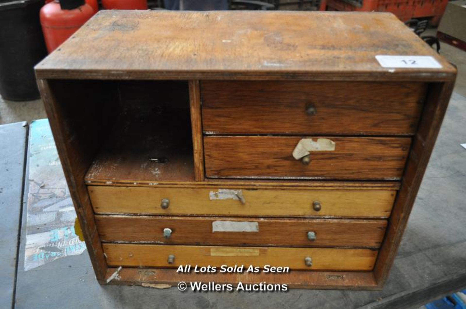 WOODEN DRAWER UNIT WITH VARIOUS SMALL DRAWERS HOUSING PADLOCKS, VINTAGE DRILL BITS AND SAW BLADES