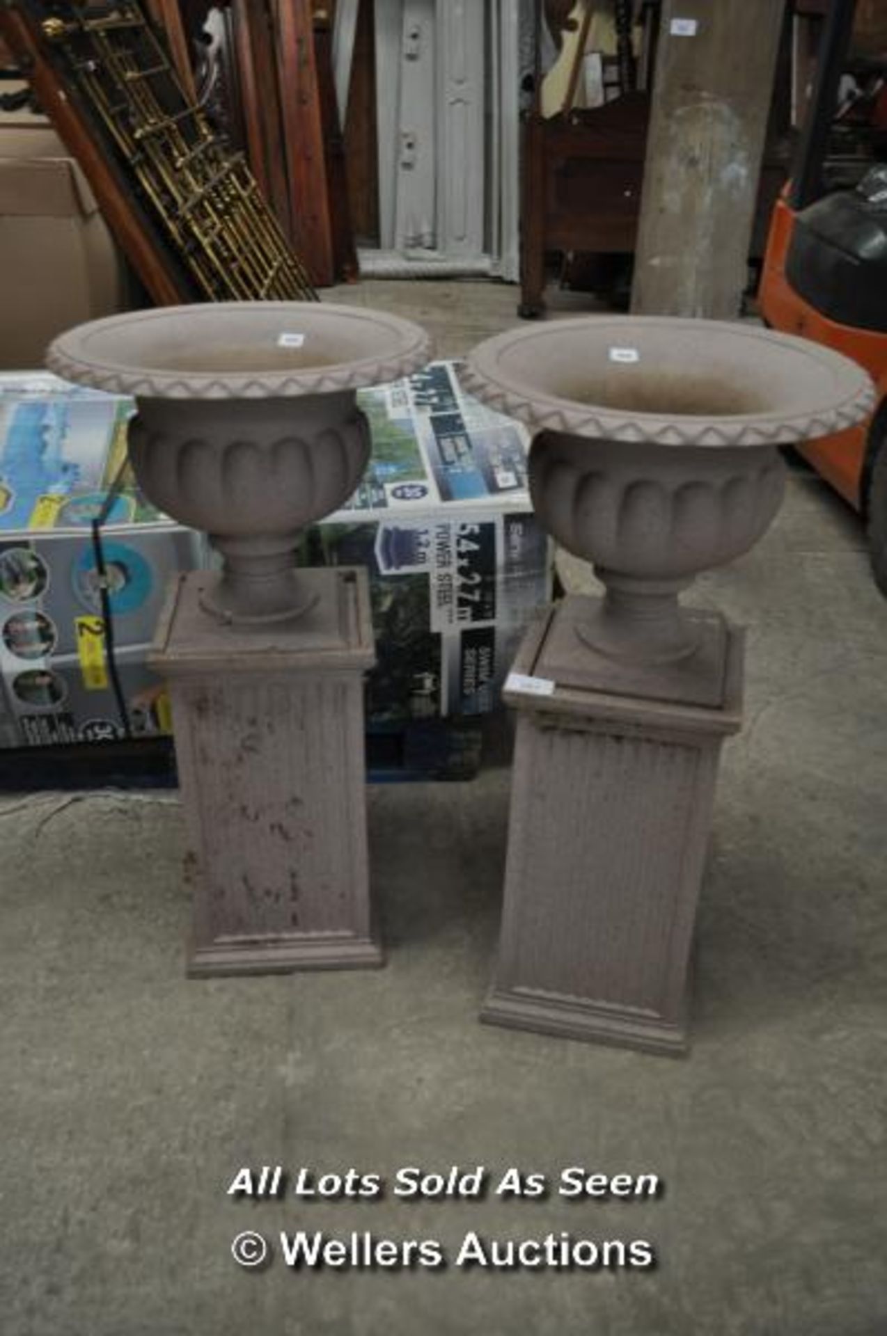 PAIR OF PLASTIC GRANITE-STYLE URNS ON PLINTHS 1050MM HIGH EACH - Image 2 of 5