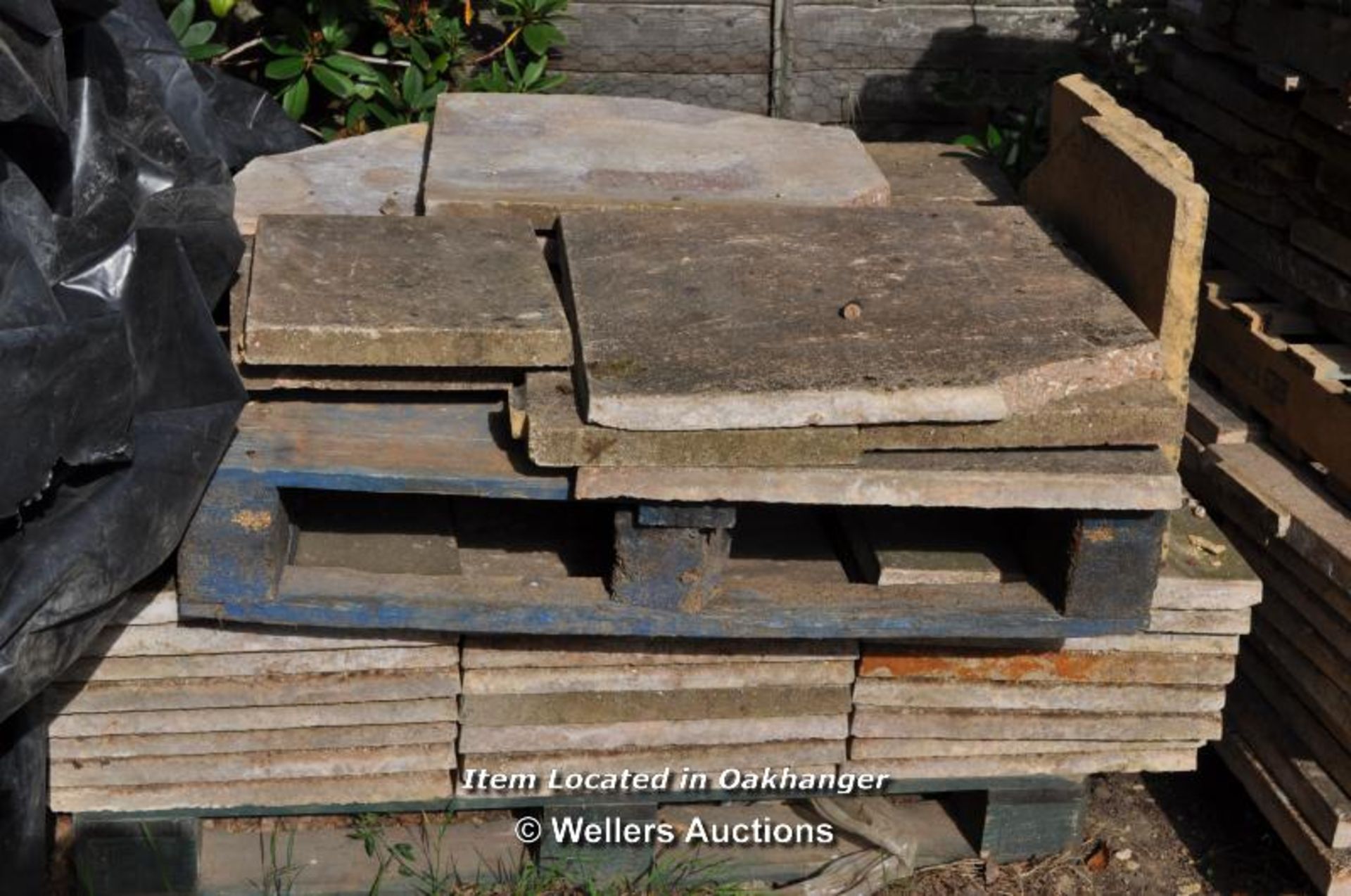 APPROX X32 17.5" SQUARE SLABS, WITH 9 EXTRA VARIOUS SIZED SLABS