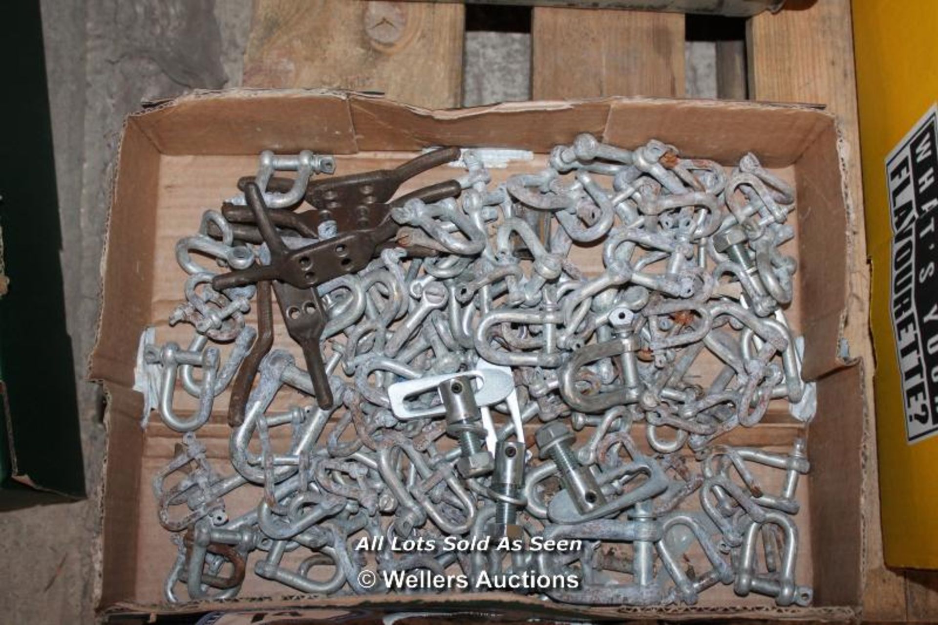BOX OF ASSORTED SHACKLES ETC