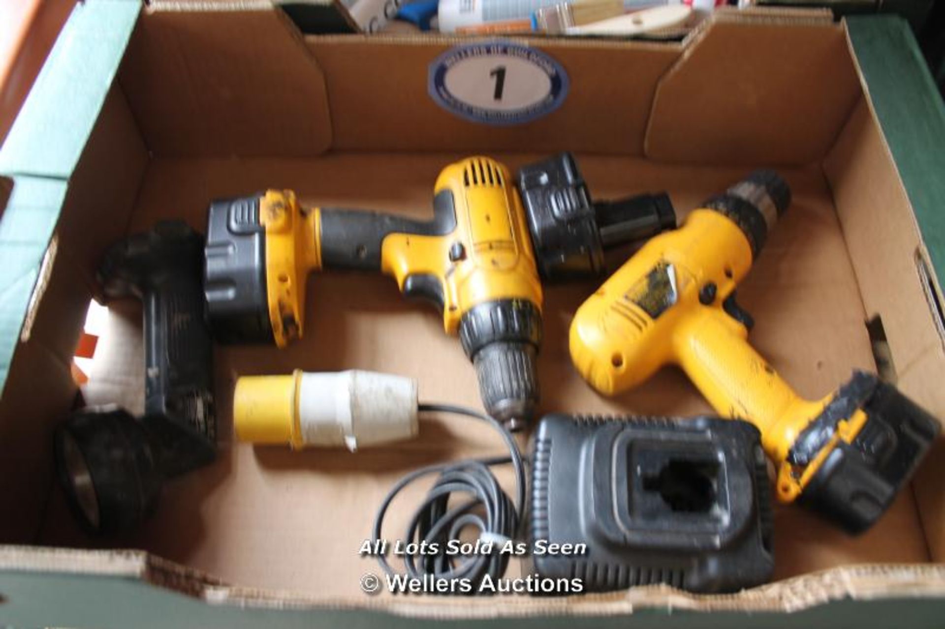 X2 DEWALT DRILLS X3 DEWALT BATTERIES, DEWALT CHARGER, AND A MAKITA TORCH - Image 2 of 2