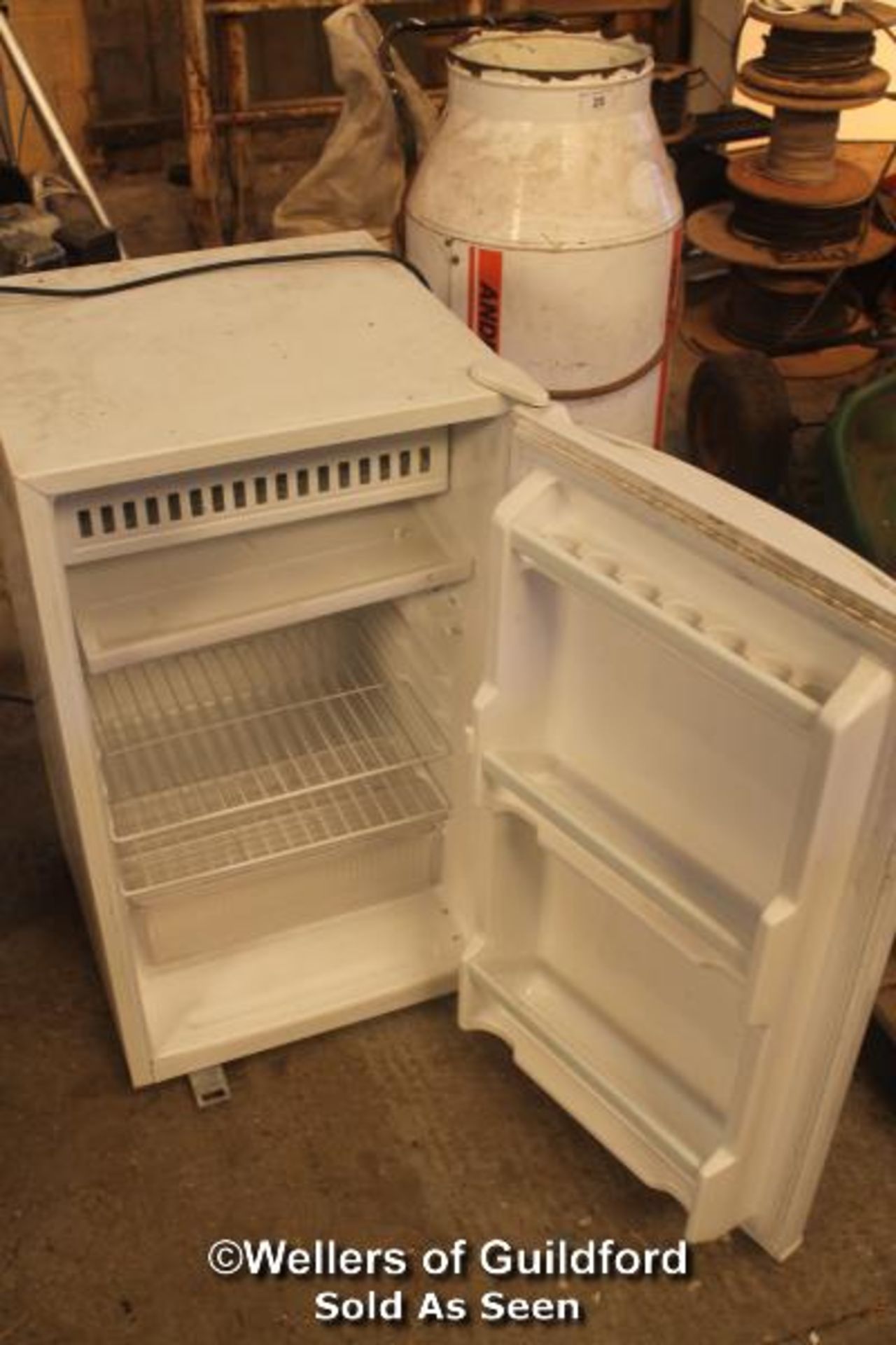 DAEWOO UNDER COUNTER FRIDGE - WORKING ORDER - Image 2 of 2