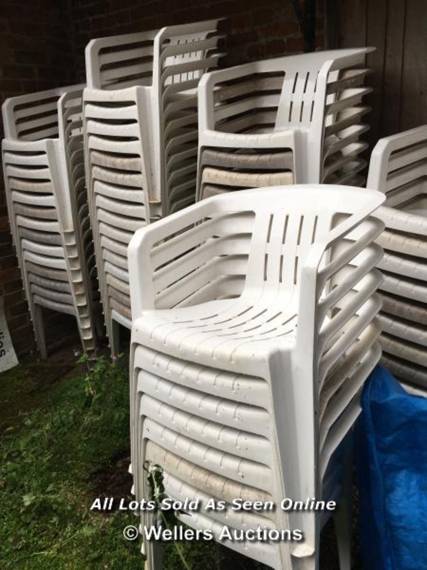 APPROX X60 WHITE PLASTIC GARDEN STYLE / EVENT CHAIRS