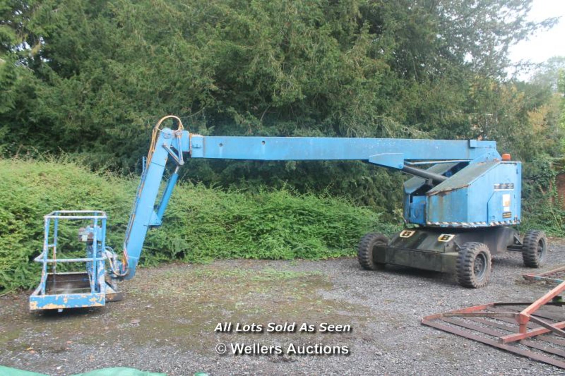 *BENFORD LIFTMATE SWL 180KGS 2 PERSON CHERRY PICKER - APPROX 8925 HOURS - RUNNER (PLUS VAT)