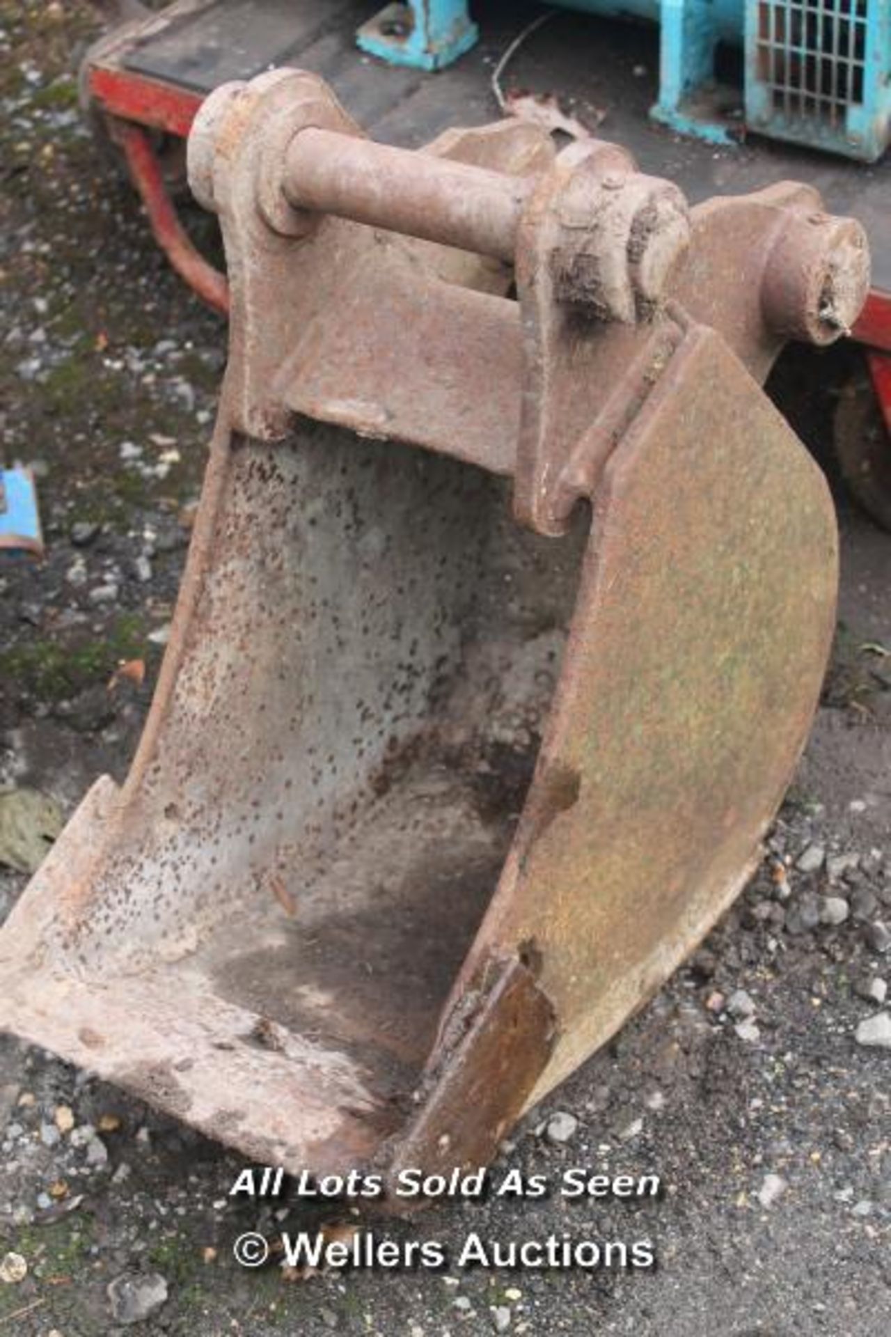 MCM 5T48 DIGGER BUCKET