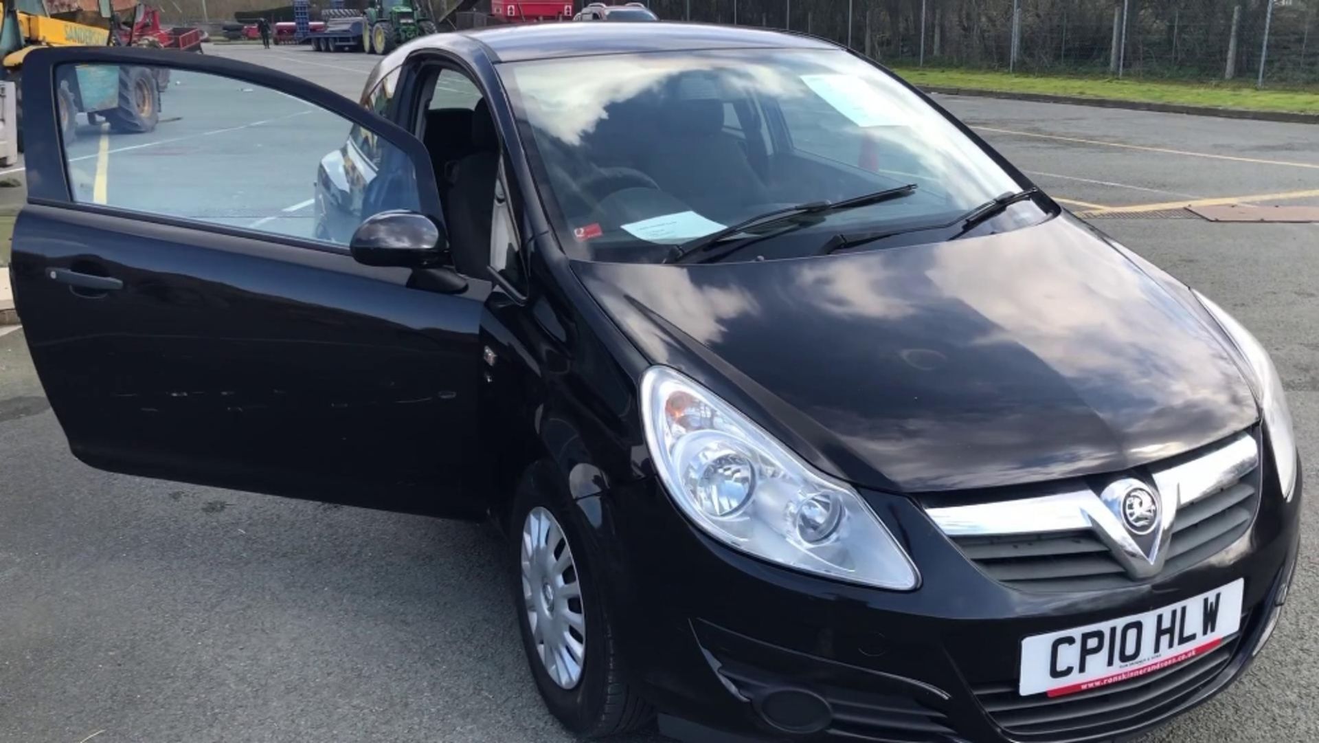 VAUXHALL CORSA (2010) 1.2 PETROL (CP10 HLW) MOT UNTIL 15/05/2020 - Image 3 of 7