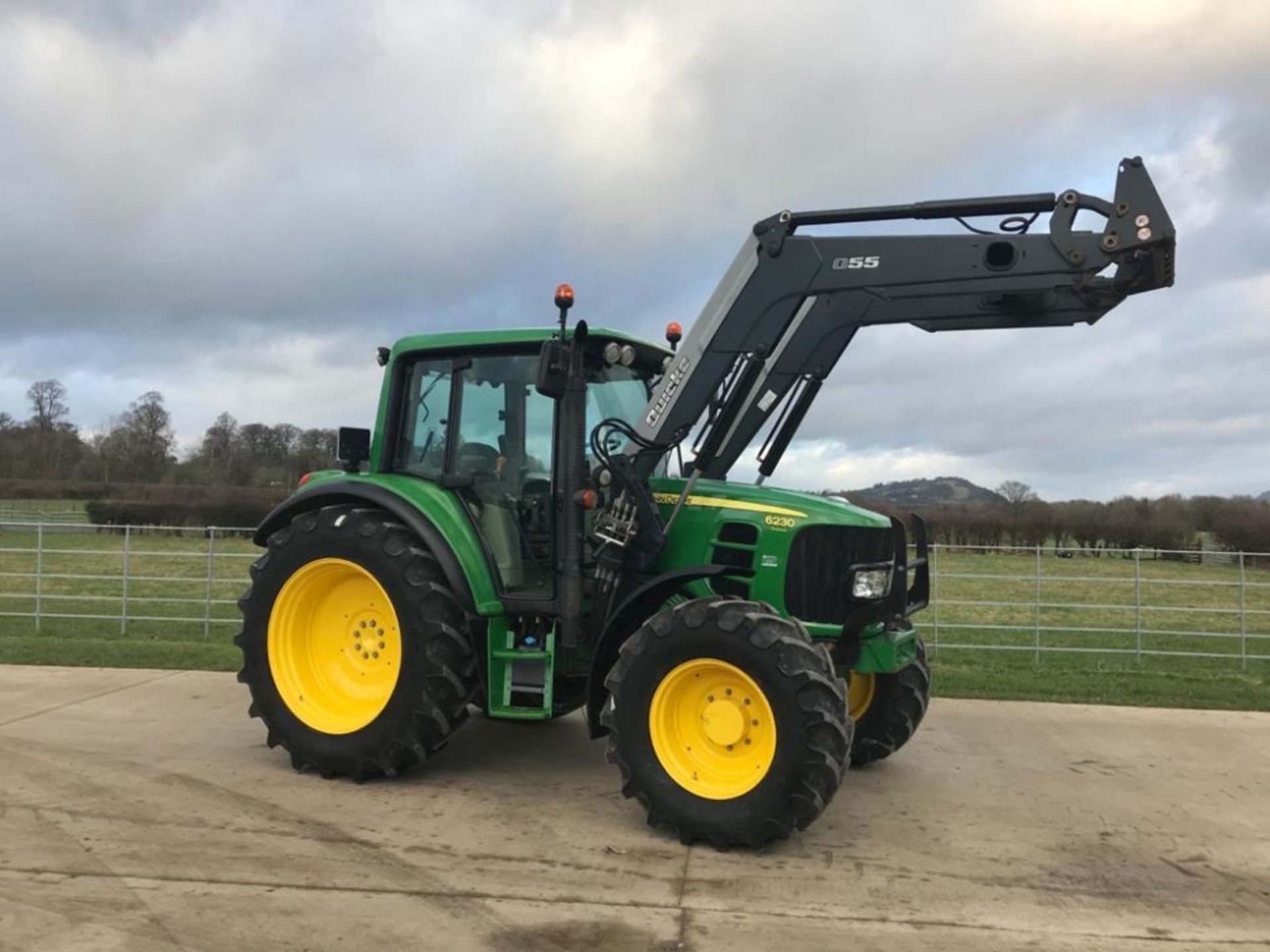 JOHN DEERE 6230 TRACTOR WITH QUICKE Q55 LOADER 07 PLATE APPROX 5715 HOURS - Image 5 of 6