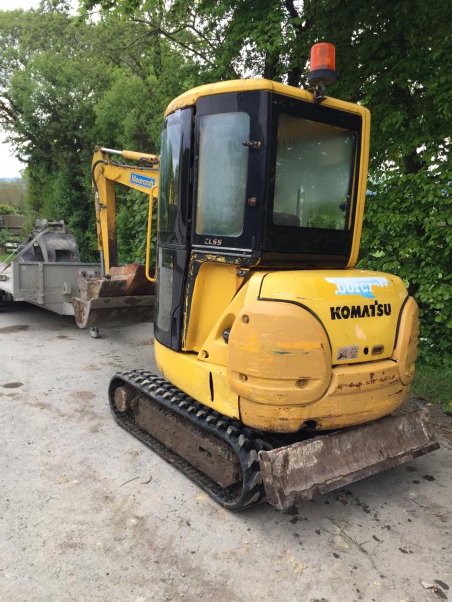 2001 KOMATSU PC20 R-8 2 TONNE MINI DIGGER WITH 3 BUCKETS - Image 2 of 9