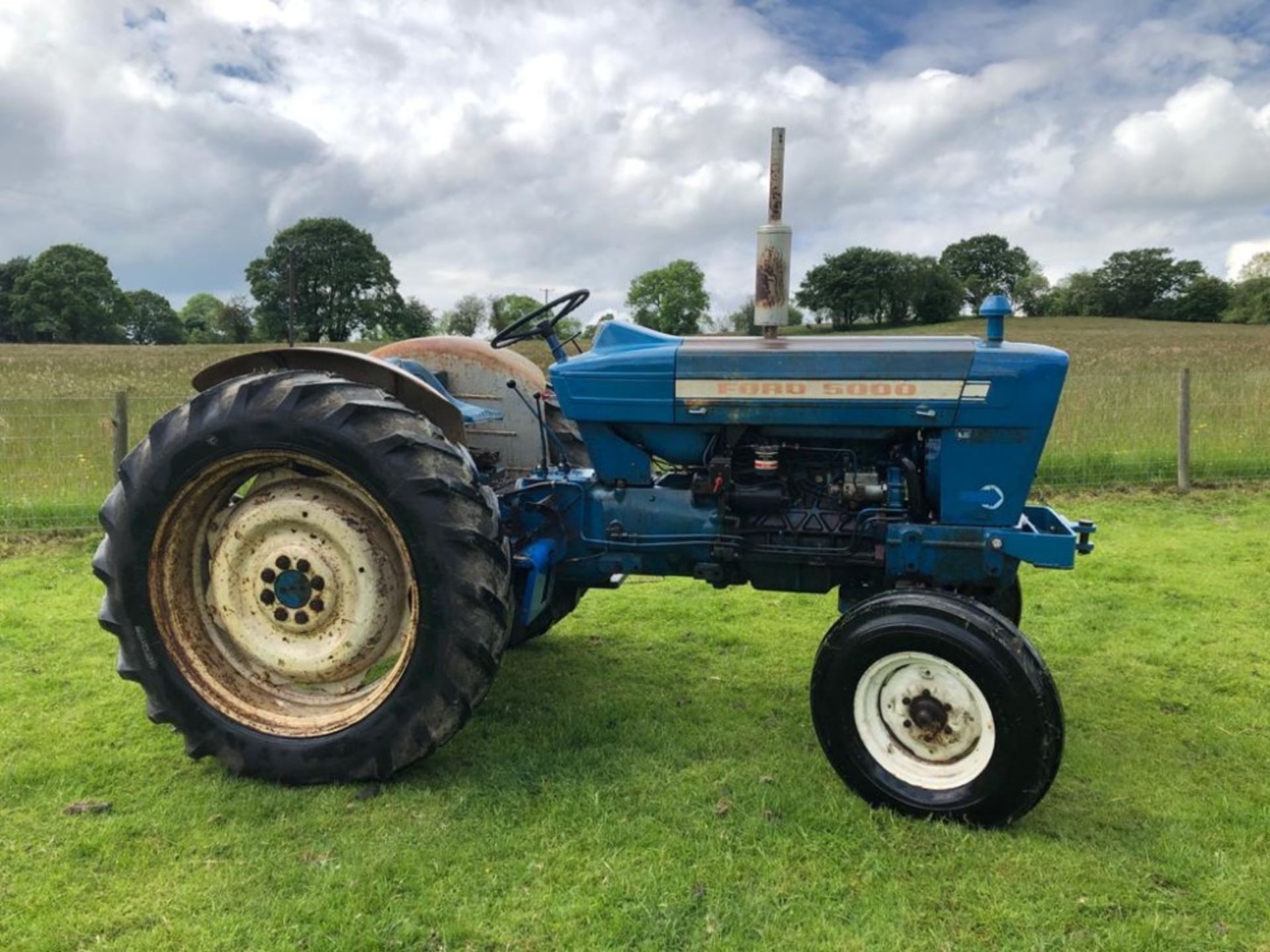 FORD 5000 TRACTOR - Image 3 of 6