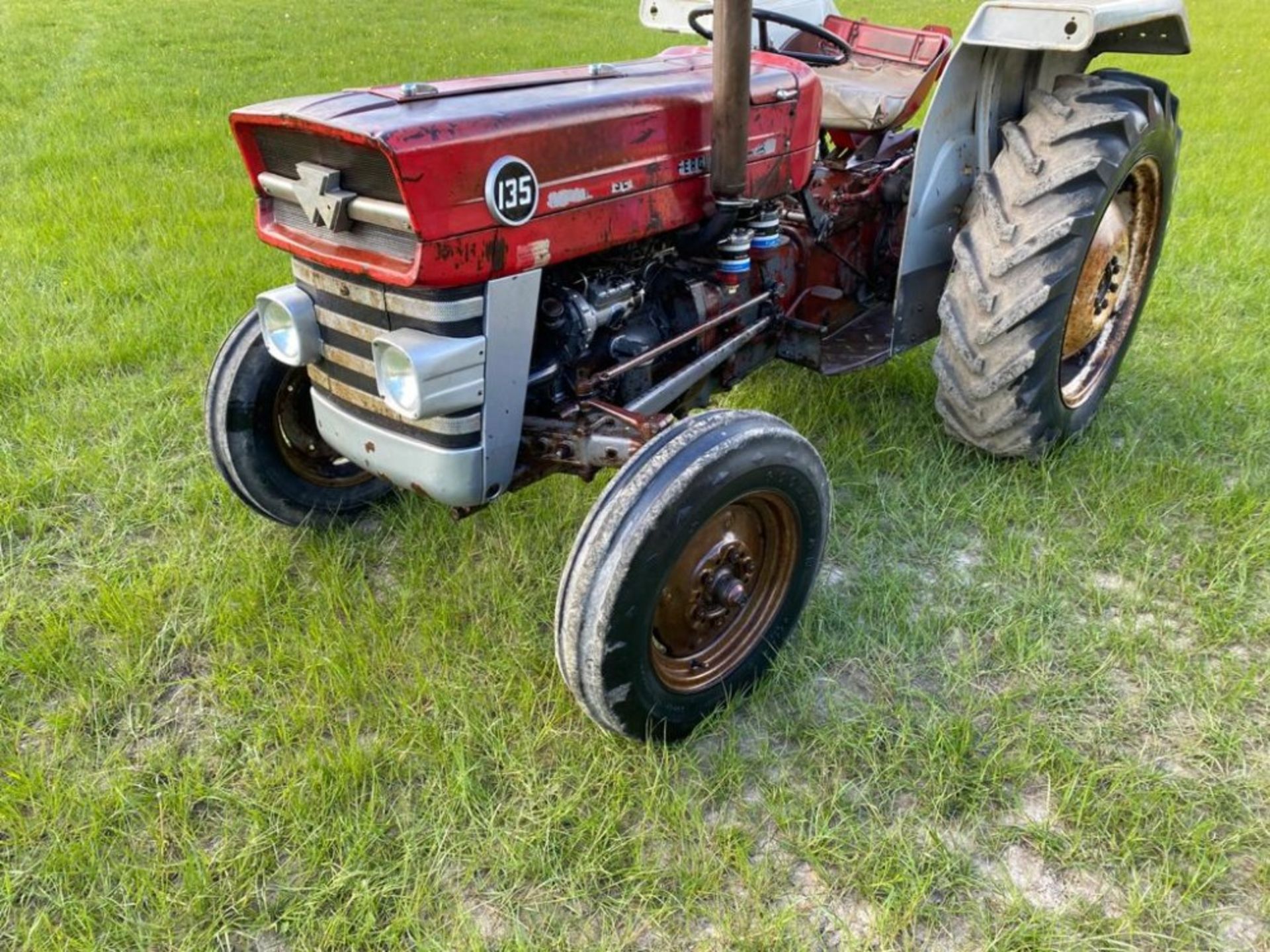 MASSEY FERGUSON 135 TRACTOR - Image 14 of 15