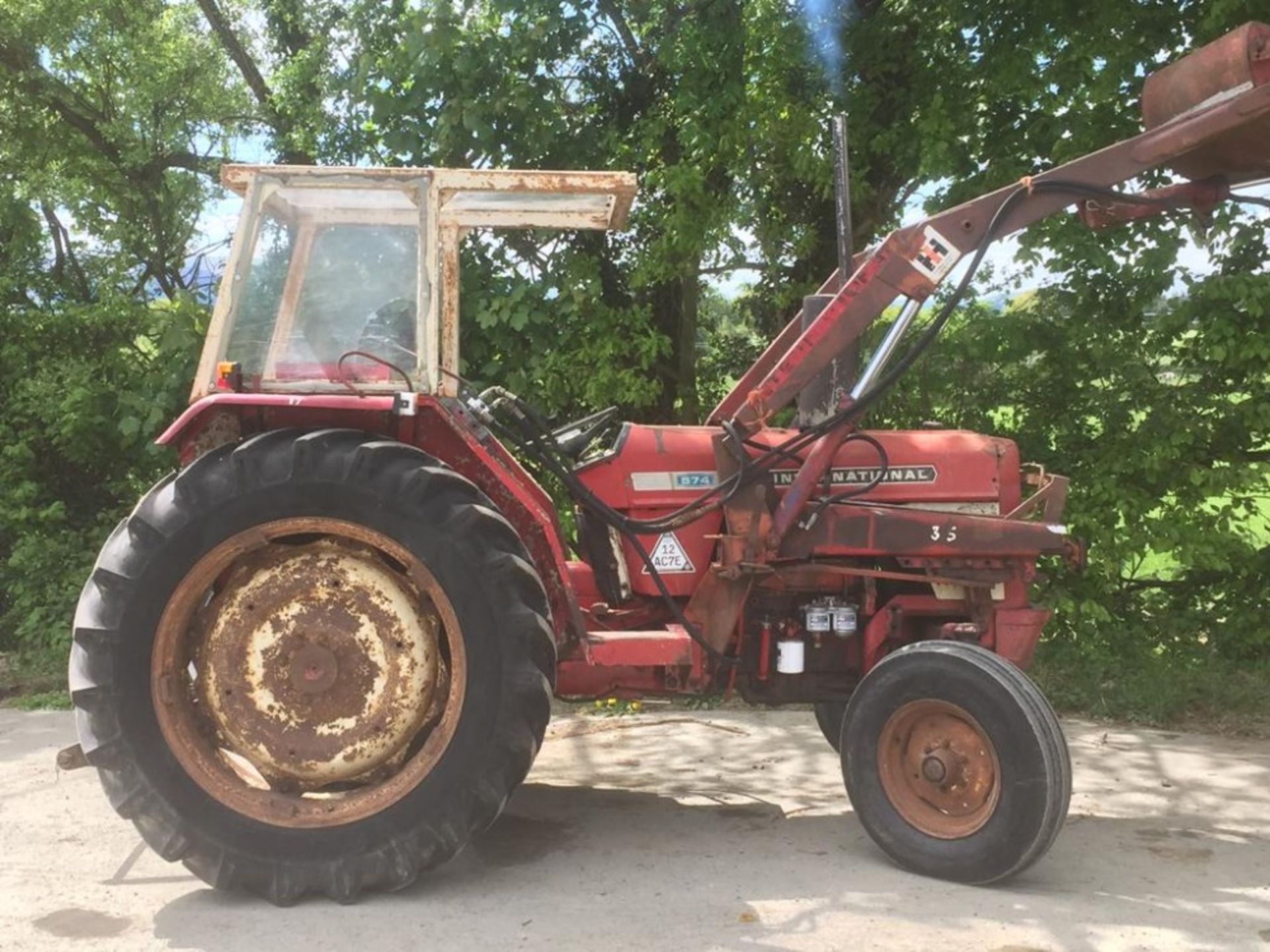 INTERNATIONAL 574 2wd TRACTOR - Image 3 of 6