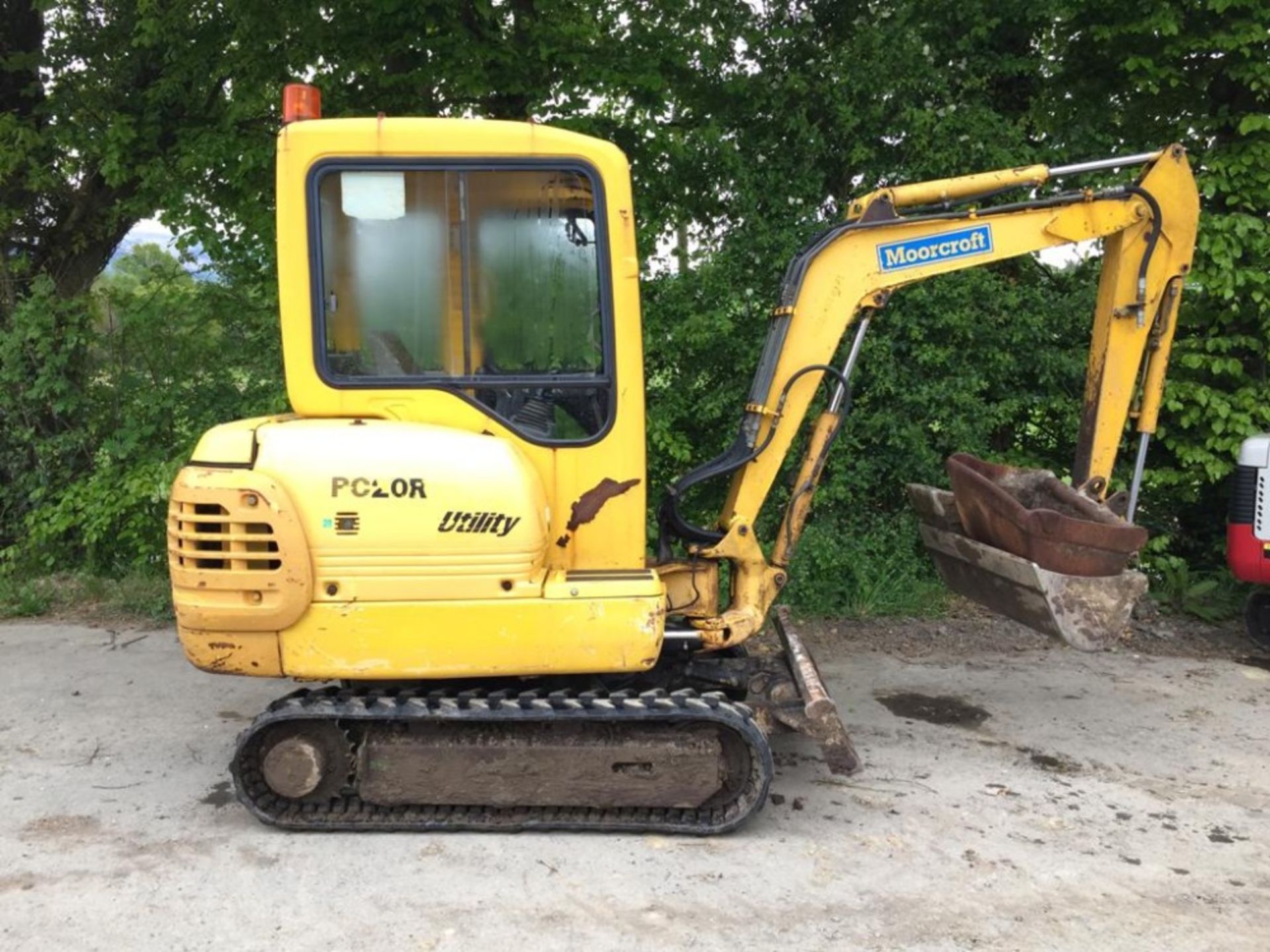 2001 KOMATSU PC20 R-8 2 TONNE MINI DIGGER WITH 3 BUCKETS