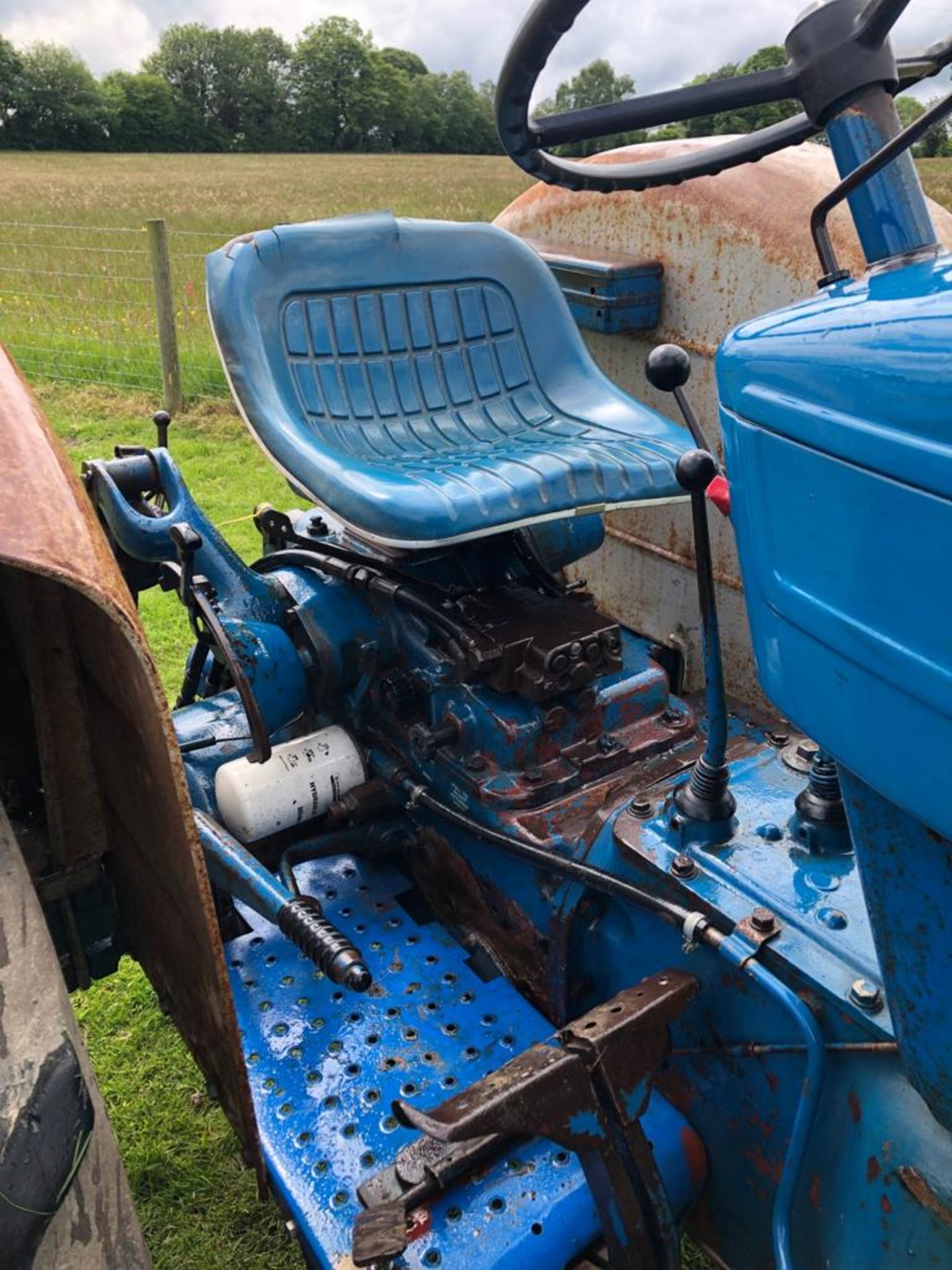 FORD 5000 TRACTOR - Image 2 of 6