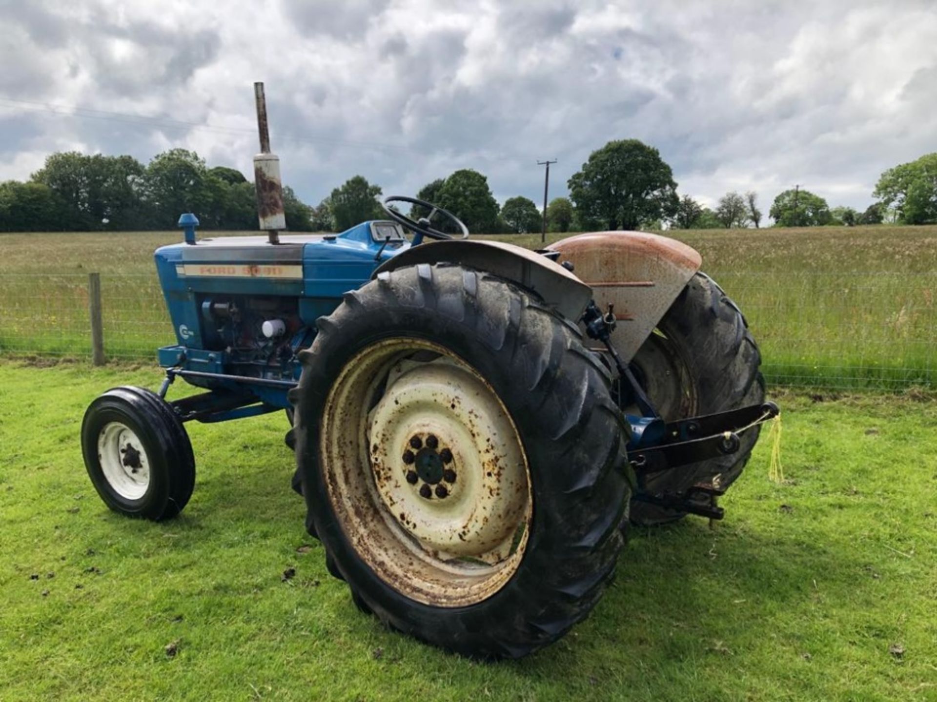 FORD 5000 TRACTOR - Image 4 of 6