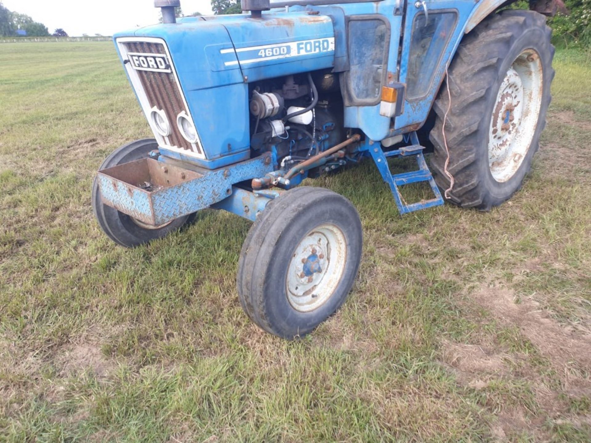 FORD 4600 TRACTOR (P REG) - Image 4 of 8