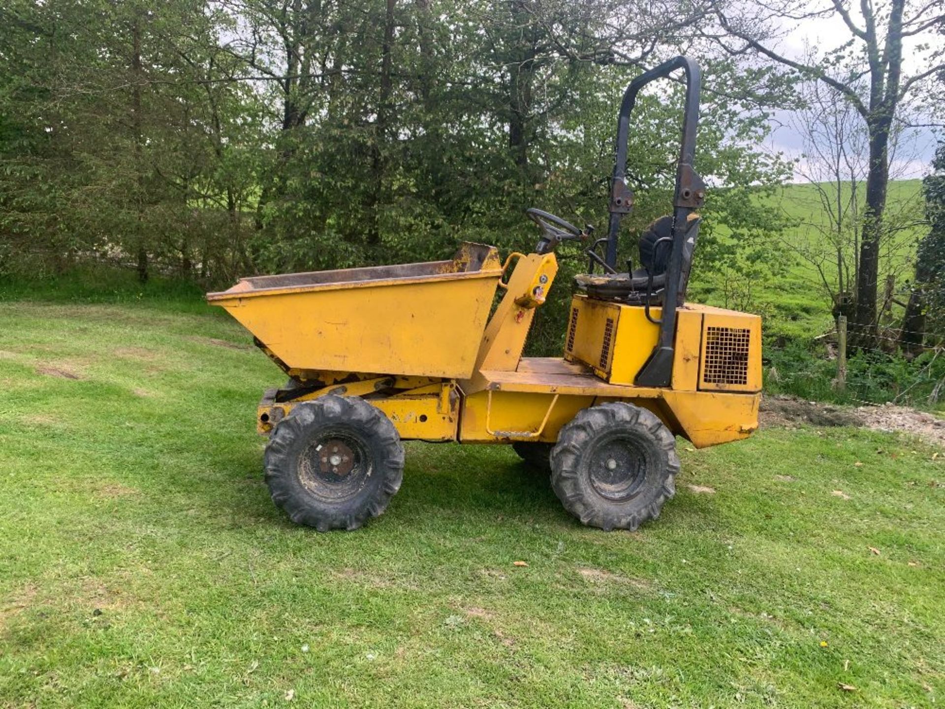 THWAITES DUMPER (1999) DUMPER 1 TONNE HIGH TIP GOOD WORKING ORDER - Image 2 of 5