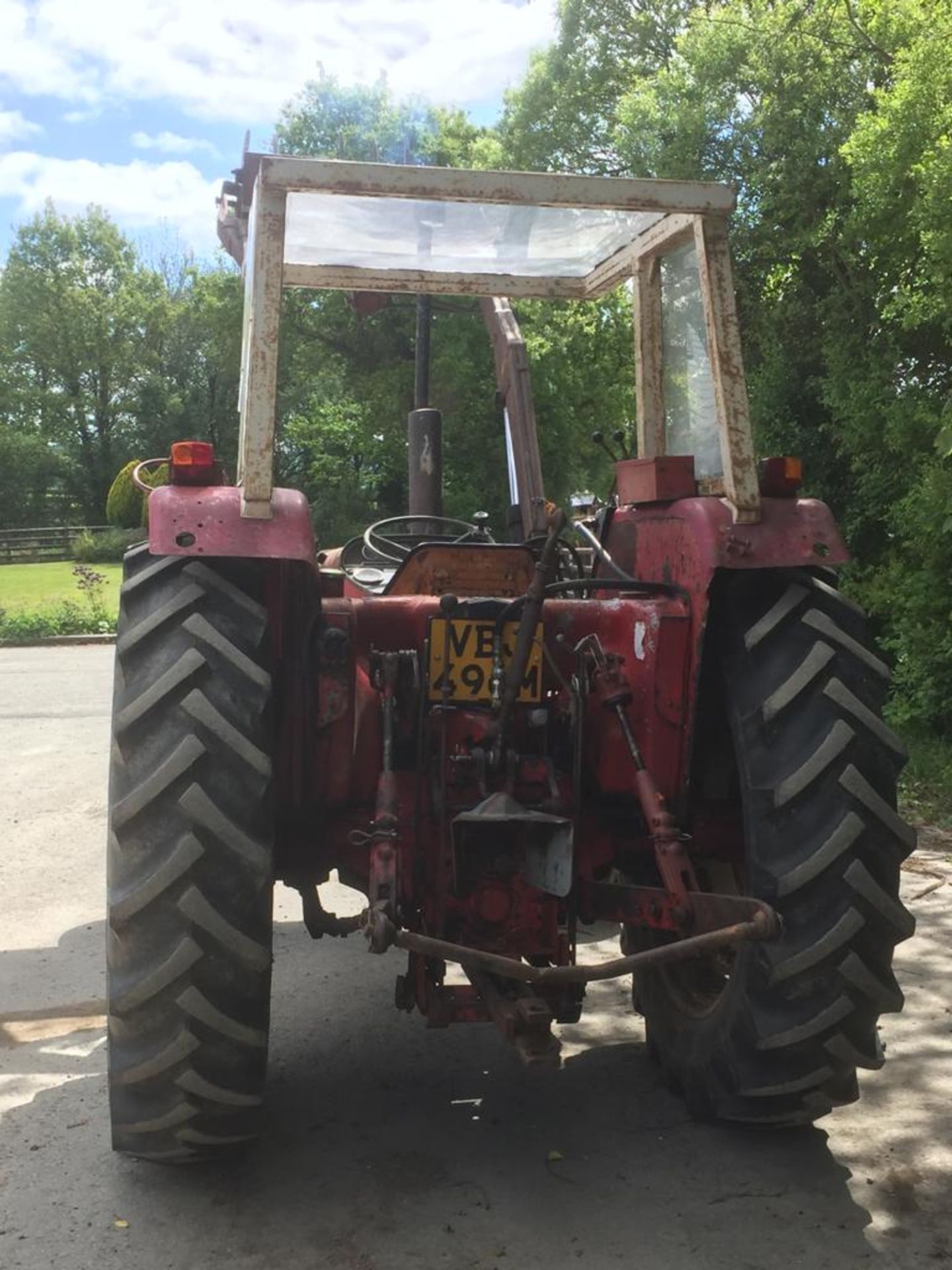 INTERNATIONAL 574 2wd TRACTOR - Image 2 of 6