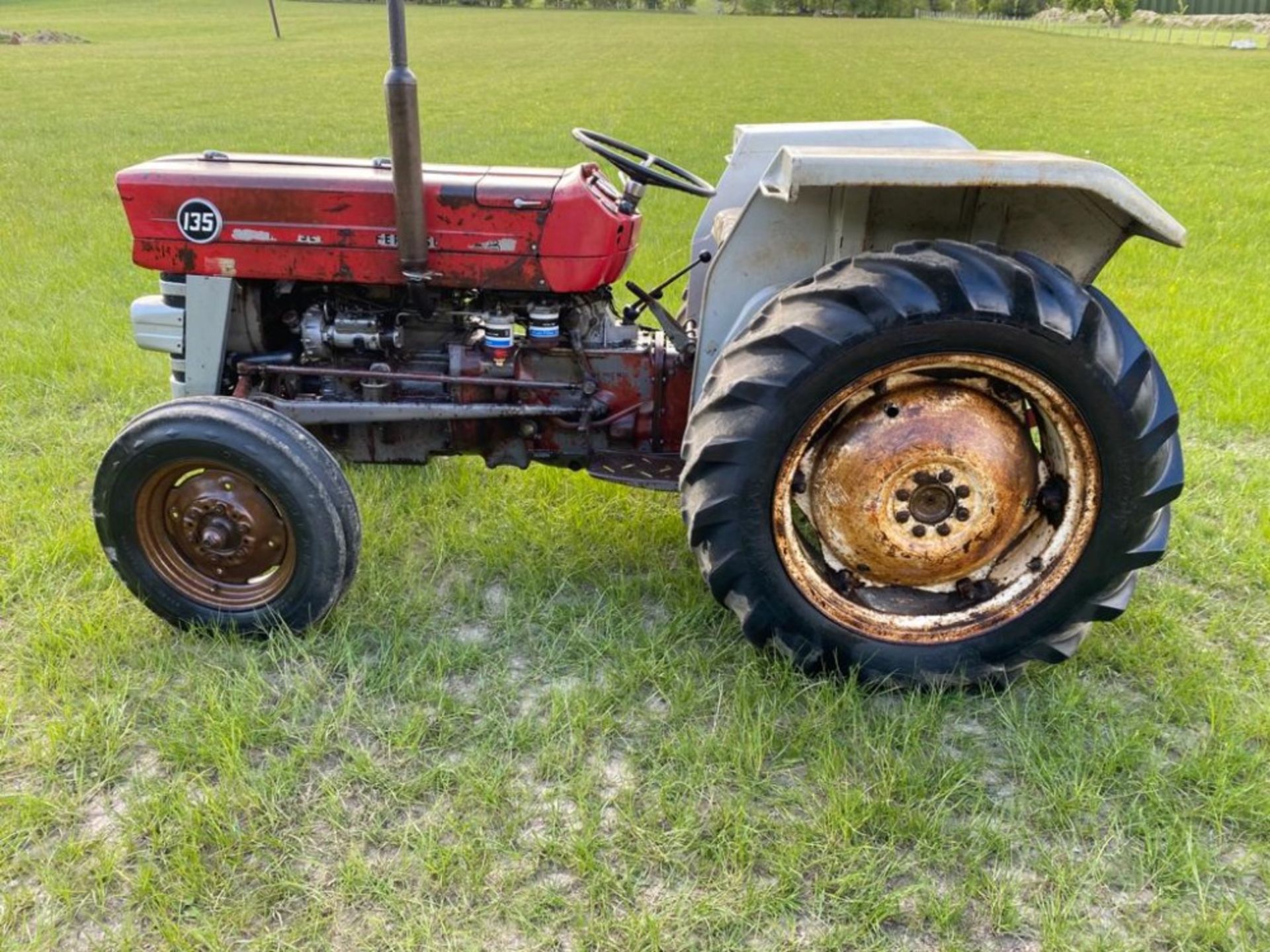 MASSEY FERGUSON 135 TRACTOR - Image 7 of 15