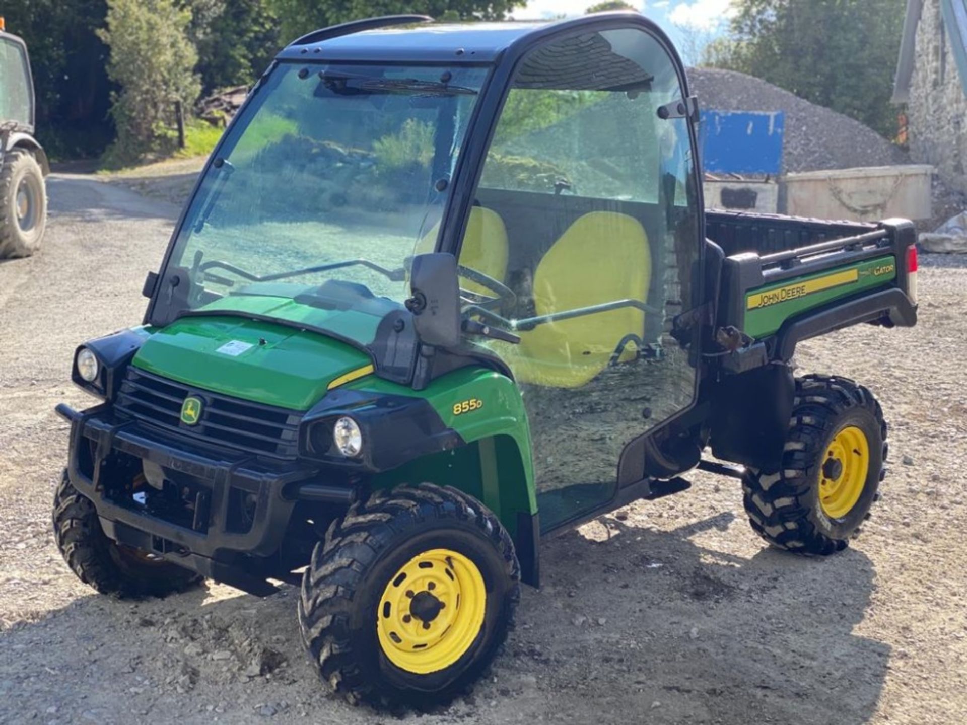 JOHN DEERE GATOR