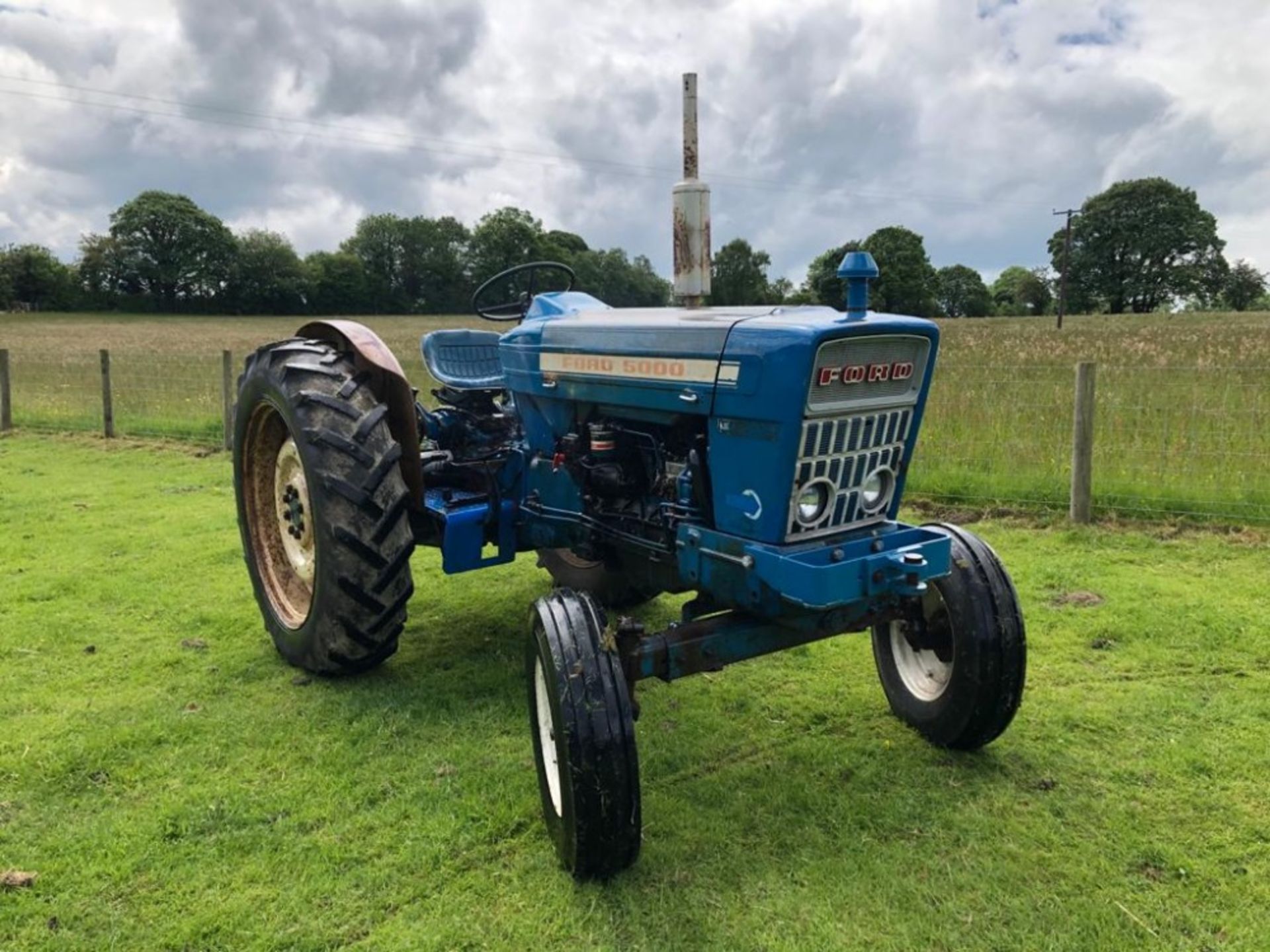 FORD 5000 TRACTOR - Image 5 of 6