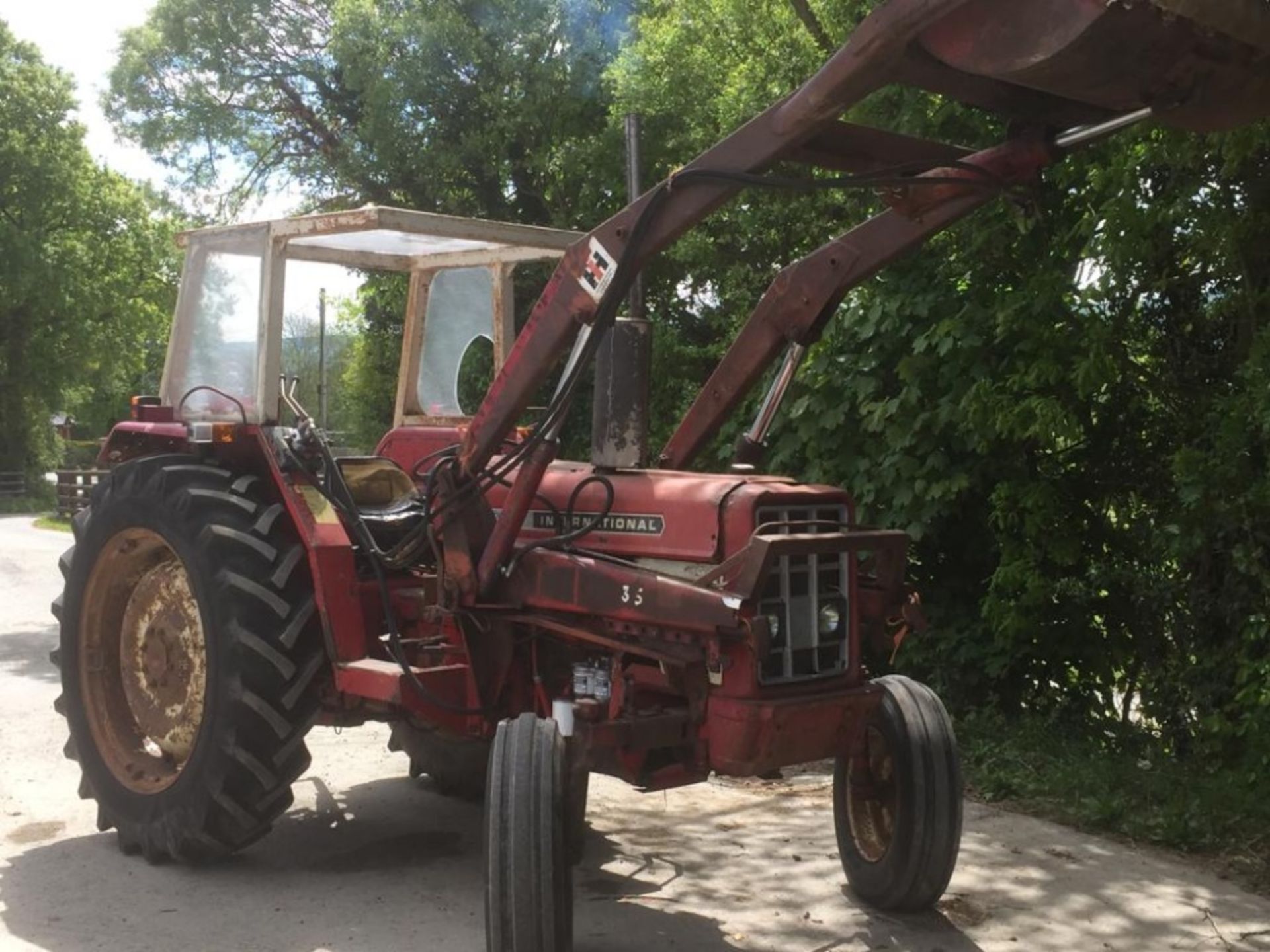 INTERNATIONAL 574 2wd TRACTOR