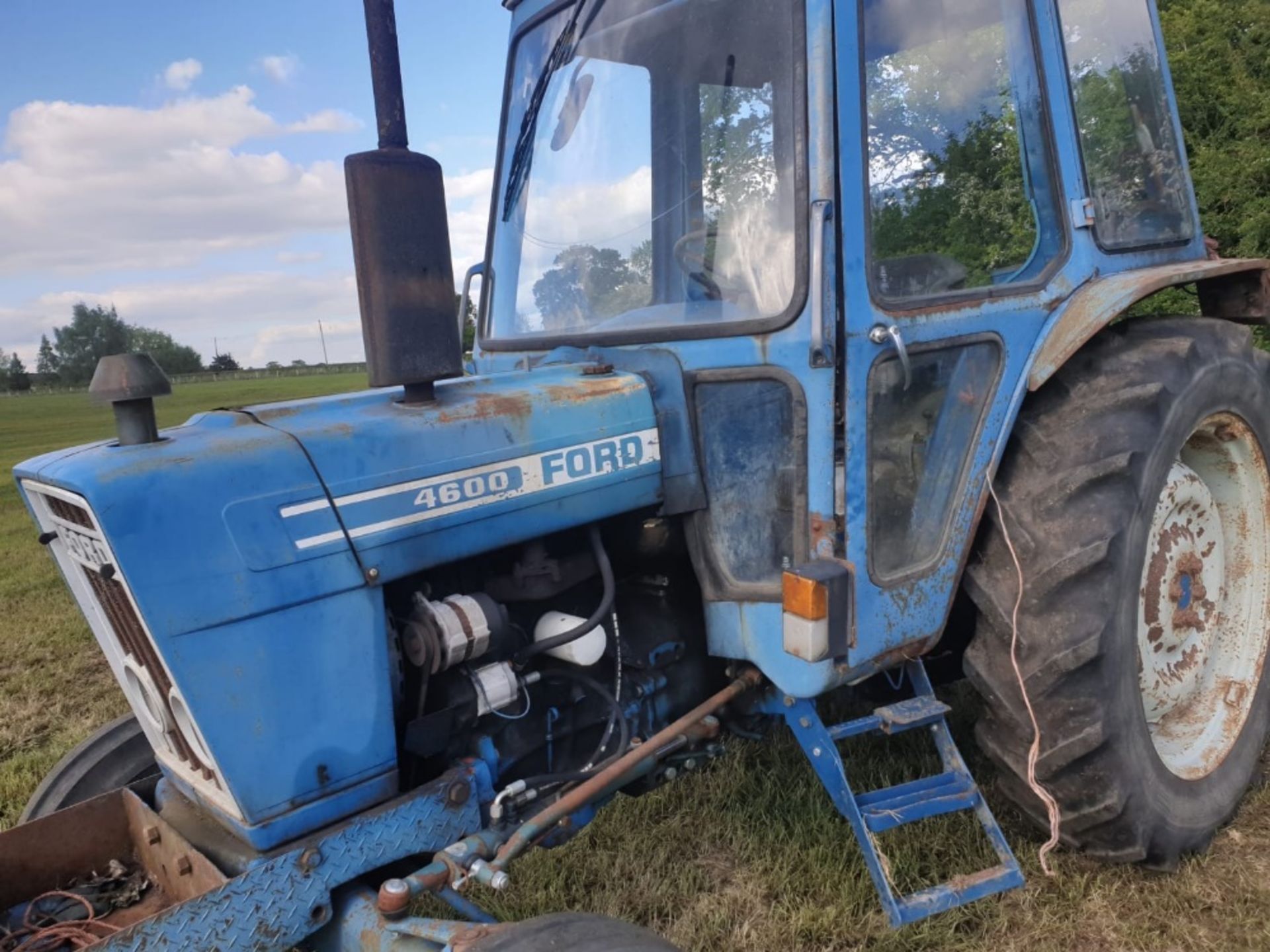FORD 4600 TRACTOR (P REG) - Image 2 of 8
