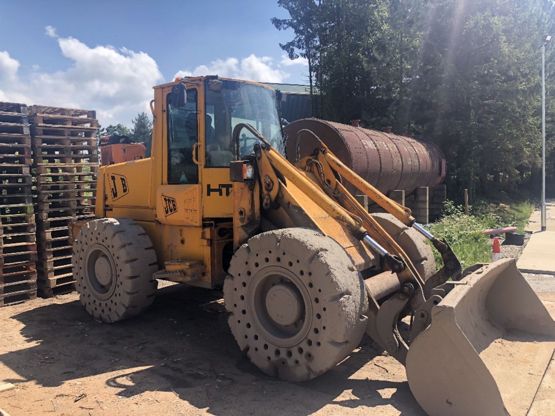 JCB LOADING SHOVEL