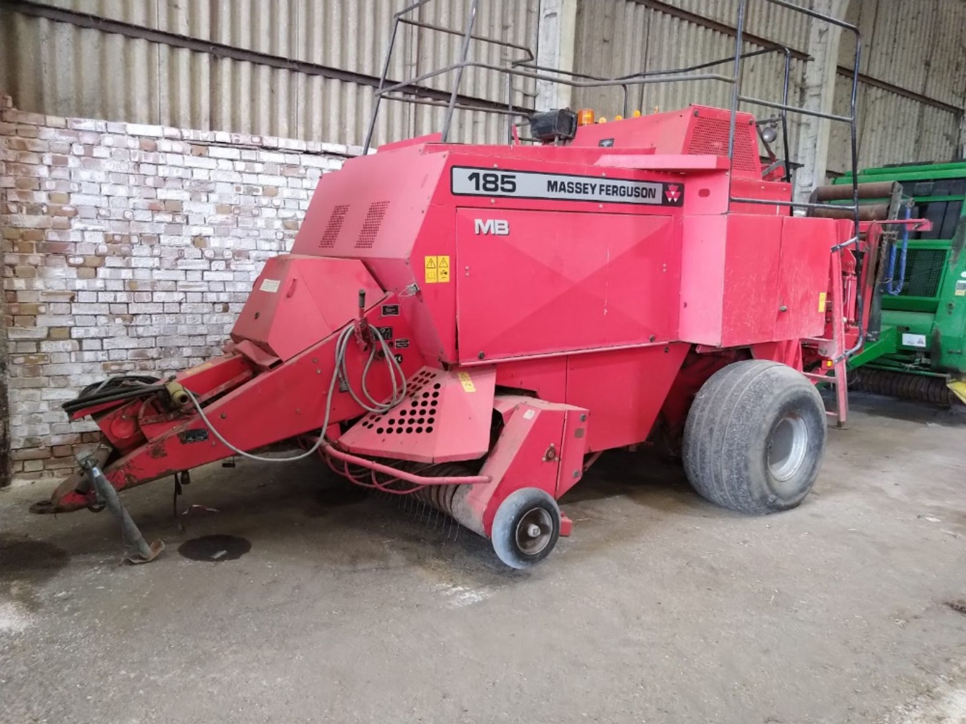 MASSEY FERGUSON 185 (1998) SQUARE BALER