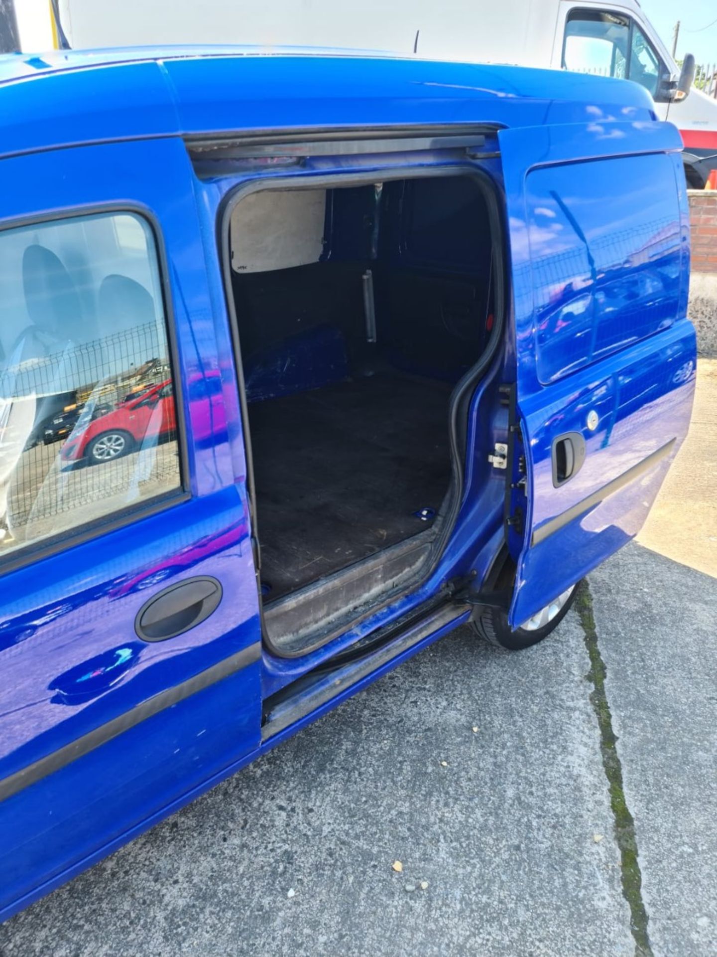 VAUXHALL COMBO 1.3CDTI VAN (56 PLATE) - Image 2 of 11