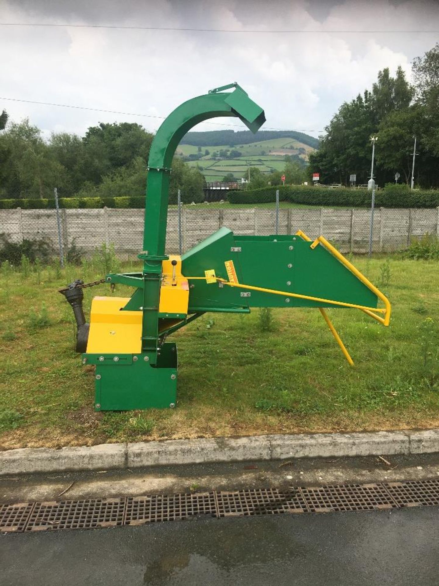 PTO DRIVEN WOOD CHIPPER AS NEW