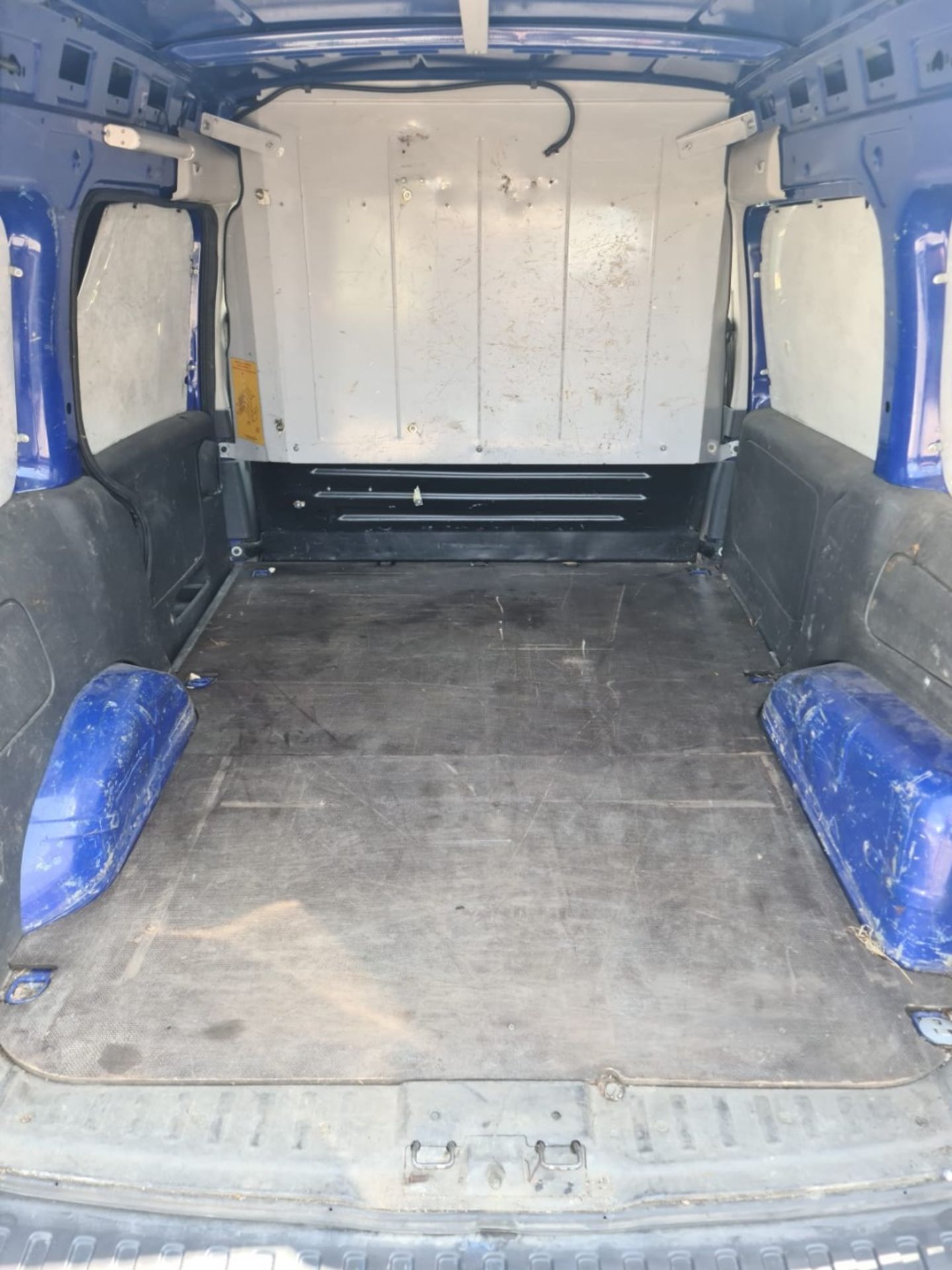 VAUXHALL COMBO 1.3CDTI VAN (56 PLATE) - Image 6 of 11