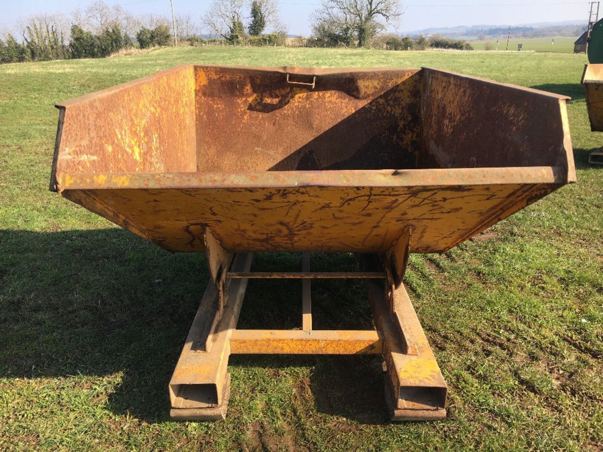 TIPPING WASTE SKIP TO FIT FORKLIFT - Image 2 of 4