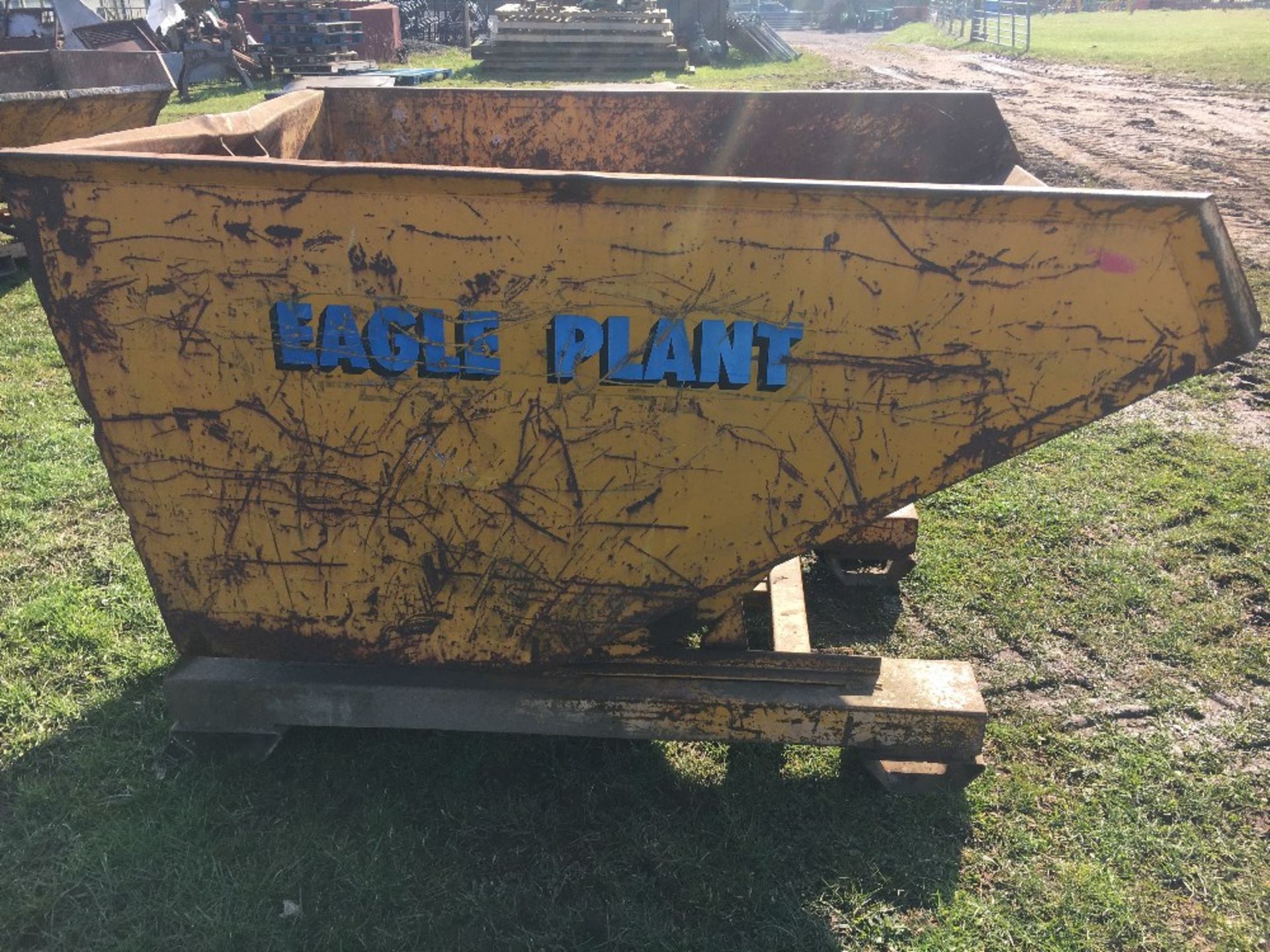 TIPPING WASTE SKIP TO FIT FORKLIFT