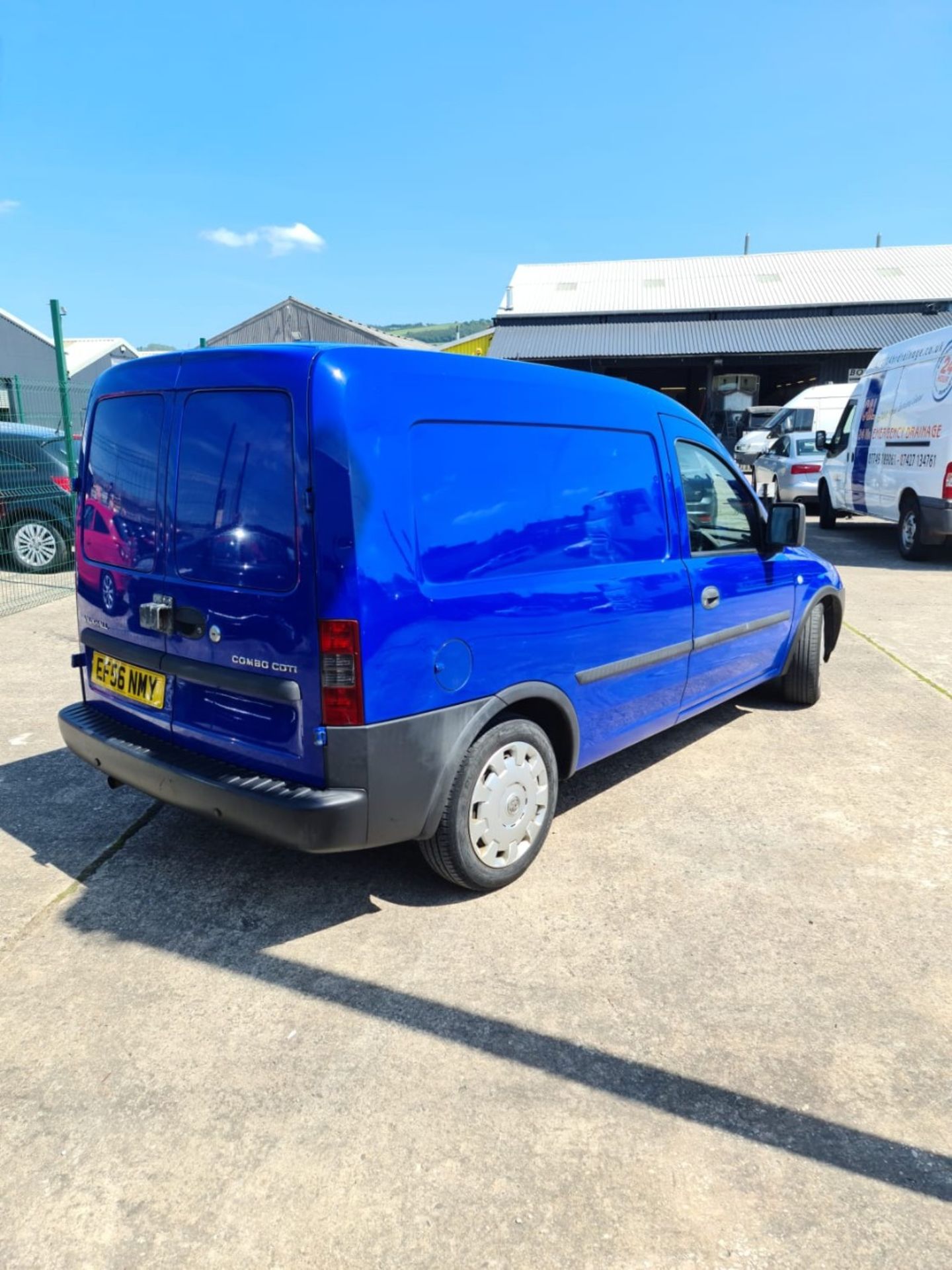 VAUXHALL COMBO 1.3CDTI VAN (56 PLATE) - Image 9 of 11