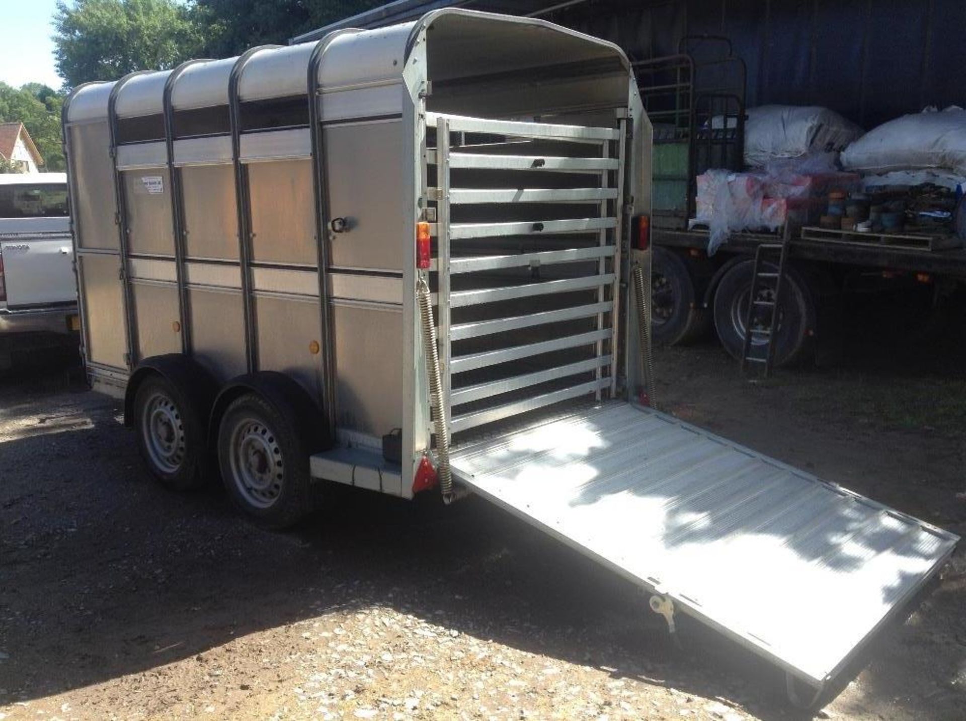 IFOR WILLIAMS 10' STOCK TRAILER - Image 2 of 5